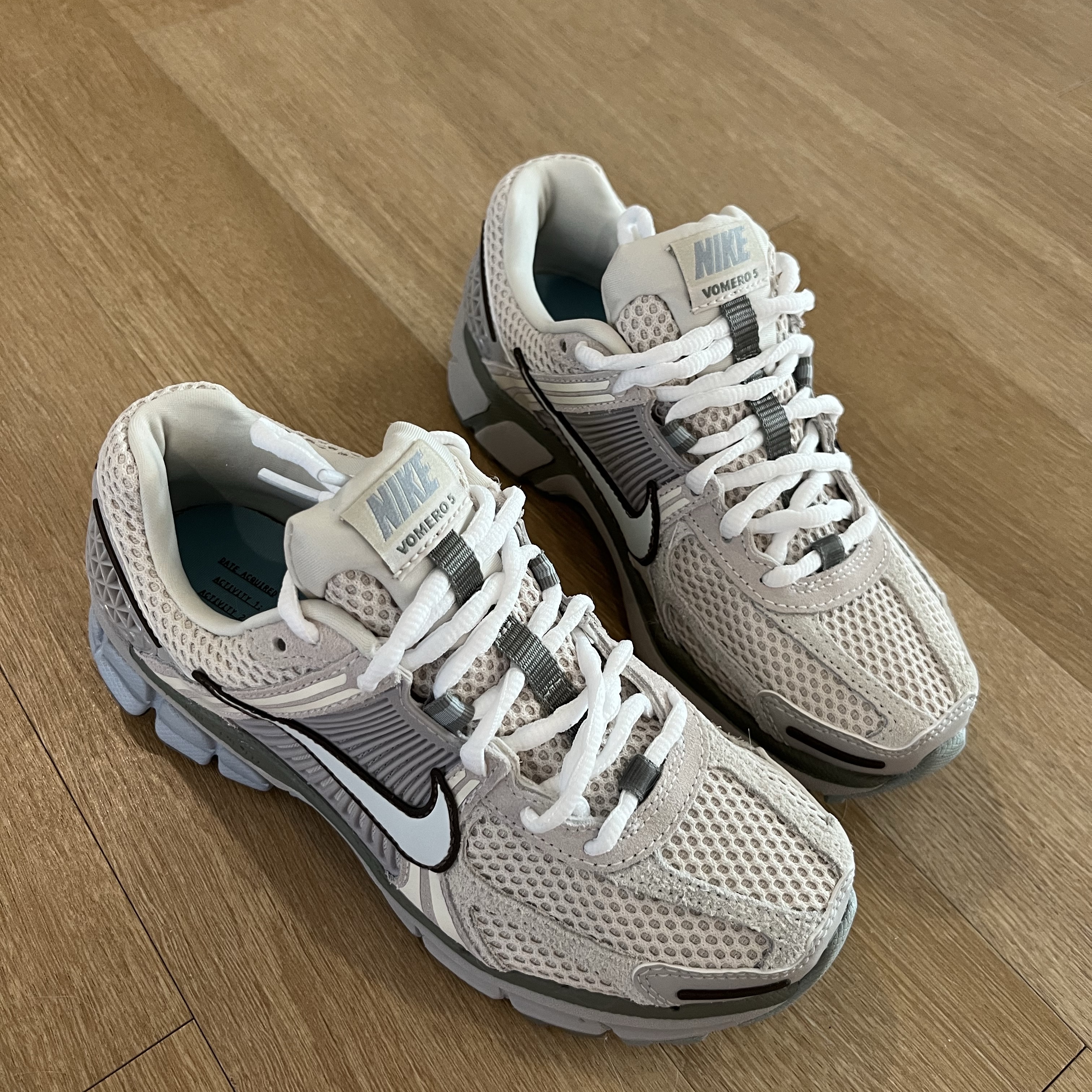 Nike Zoom Vomero 5 SE Light Orewood Brown 착용 스타일