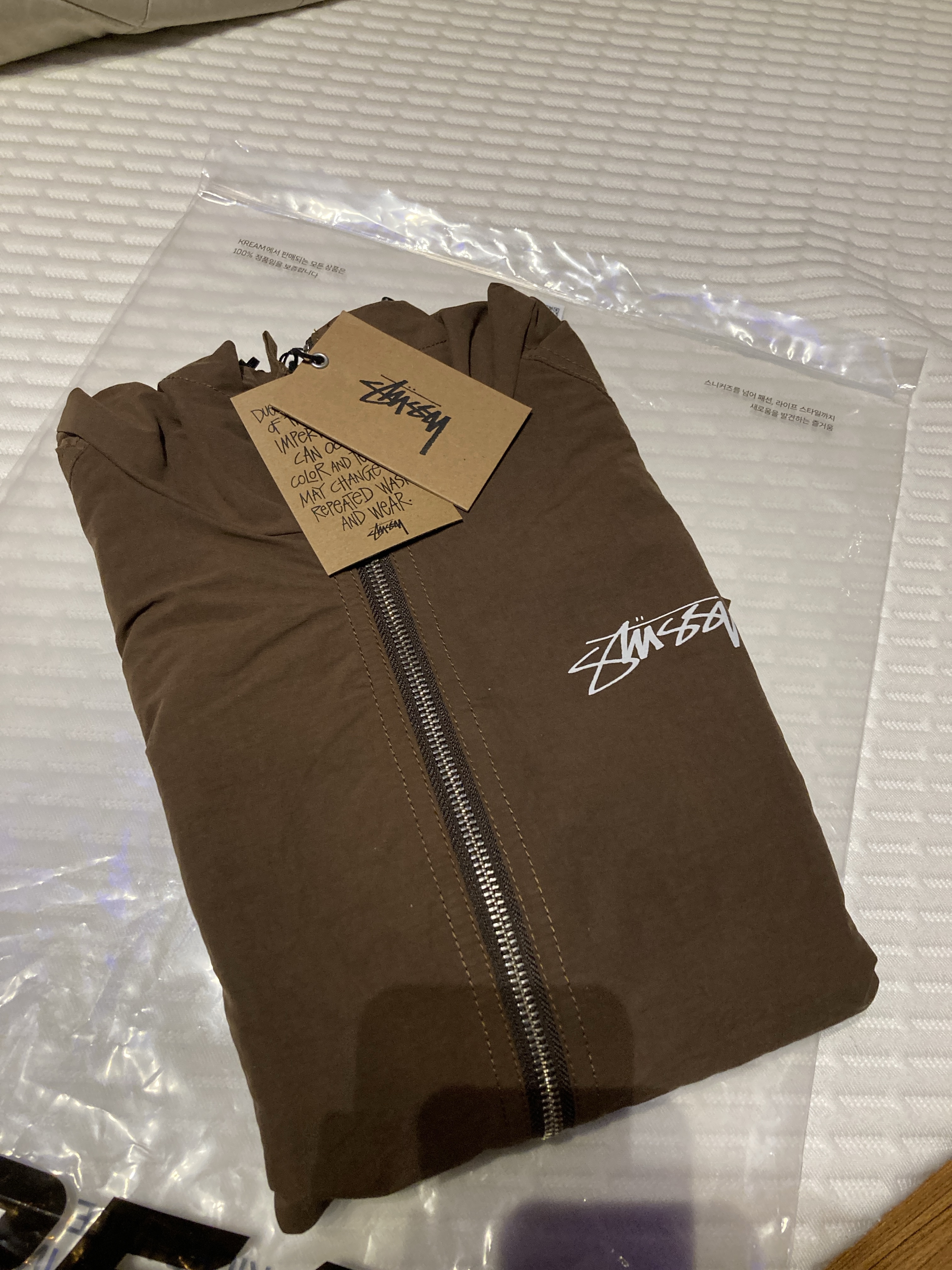 Stussy Wave Dye Beach Shell Jacket Coffee, Asics Gel-Sonoma 15-50 Pepper Black 착용 스타일 - 1