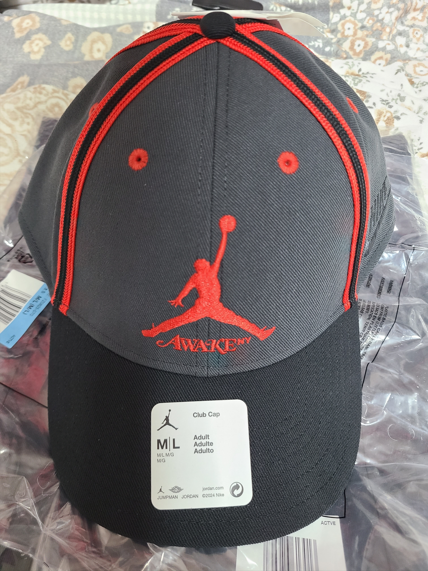 Jordan x Awake NY Hat Dark Smoke Grey (FZ0625-070) 착용 스타일 - 2