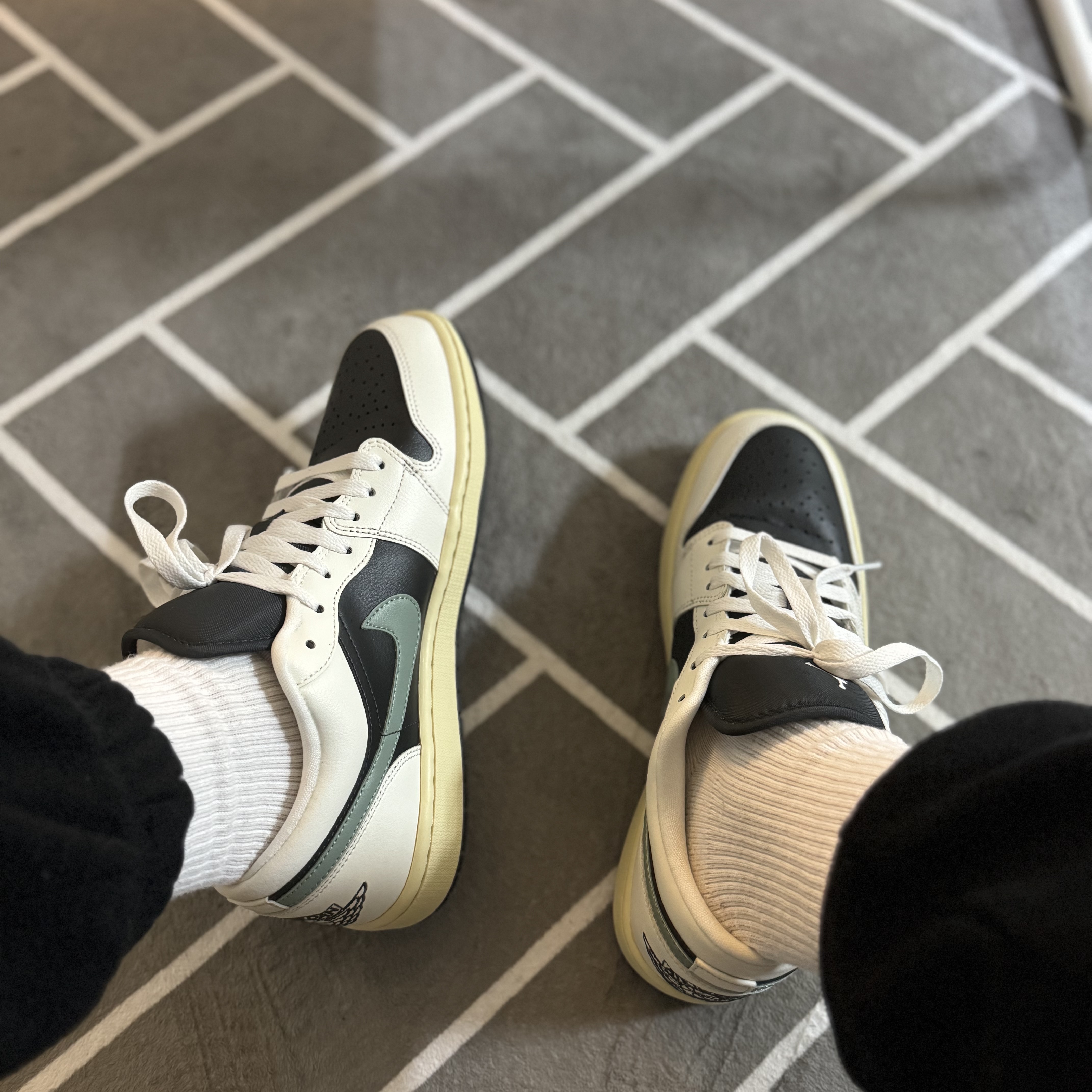 (W) Jordan 1 Low Anthracite Sail 착용 스타일 - 1
