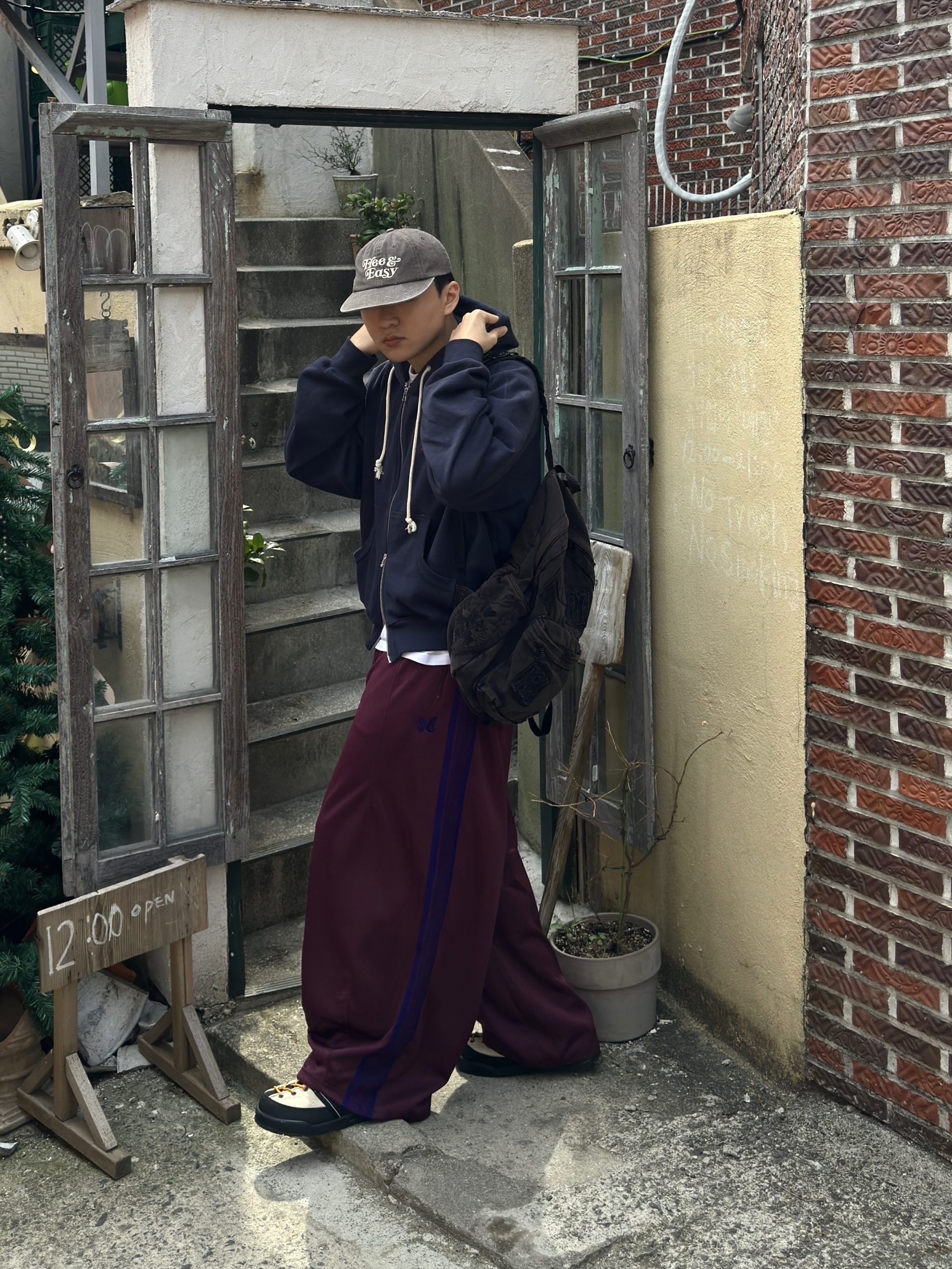 Needles H.D. Track Pants Poly Smooth Wine 착용 스타일 - 1
