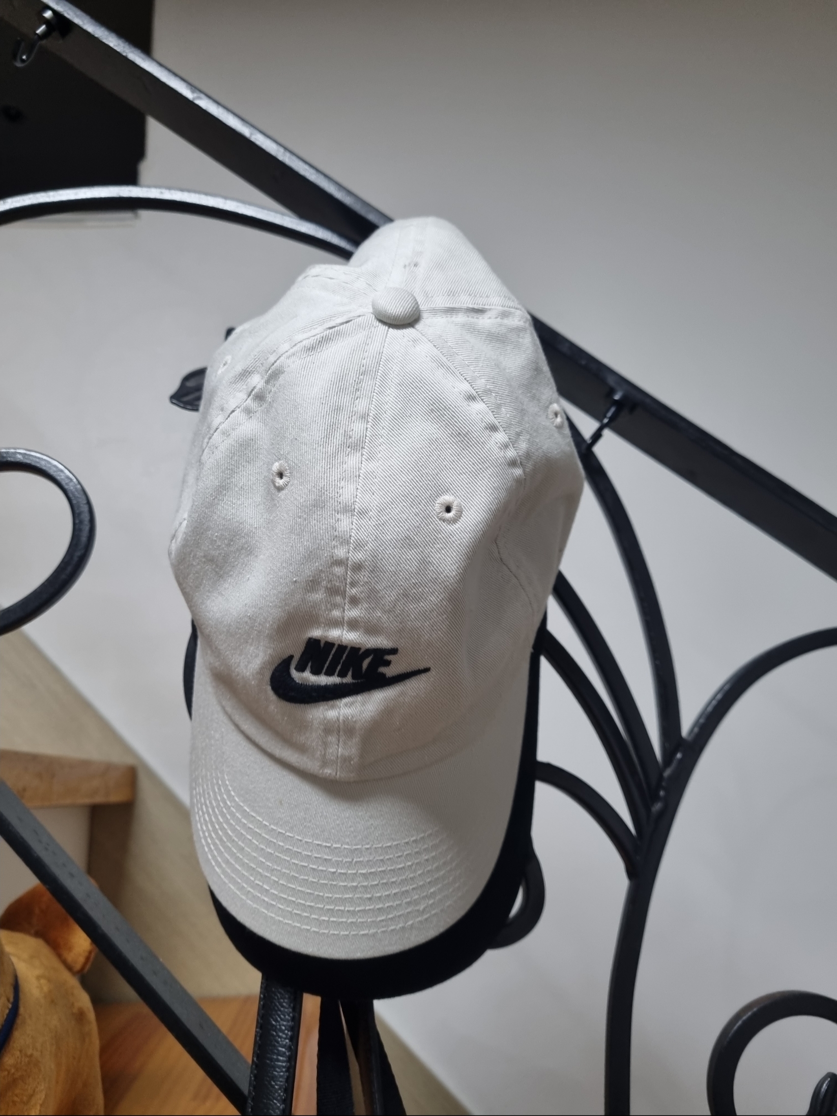 Nike Heritage 86 Futura Washed Cap Light Bone 착용 스타일
