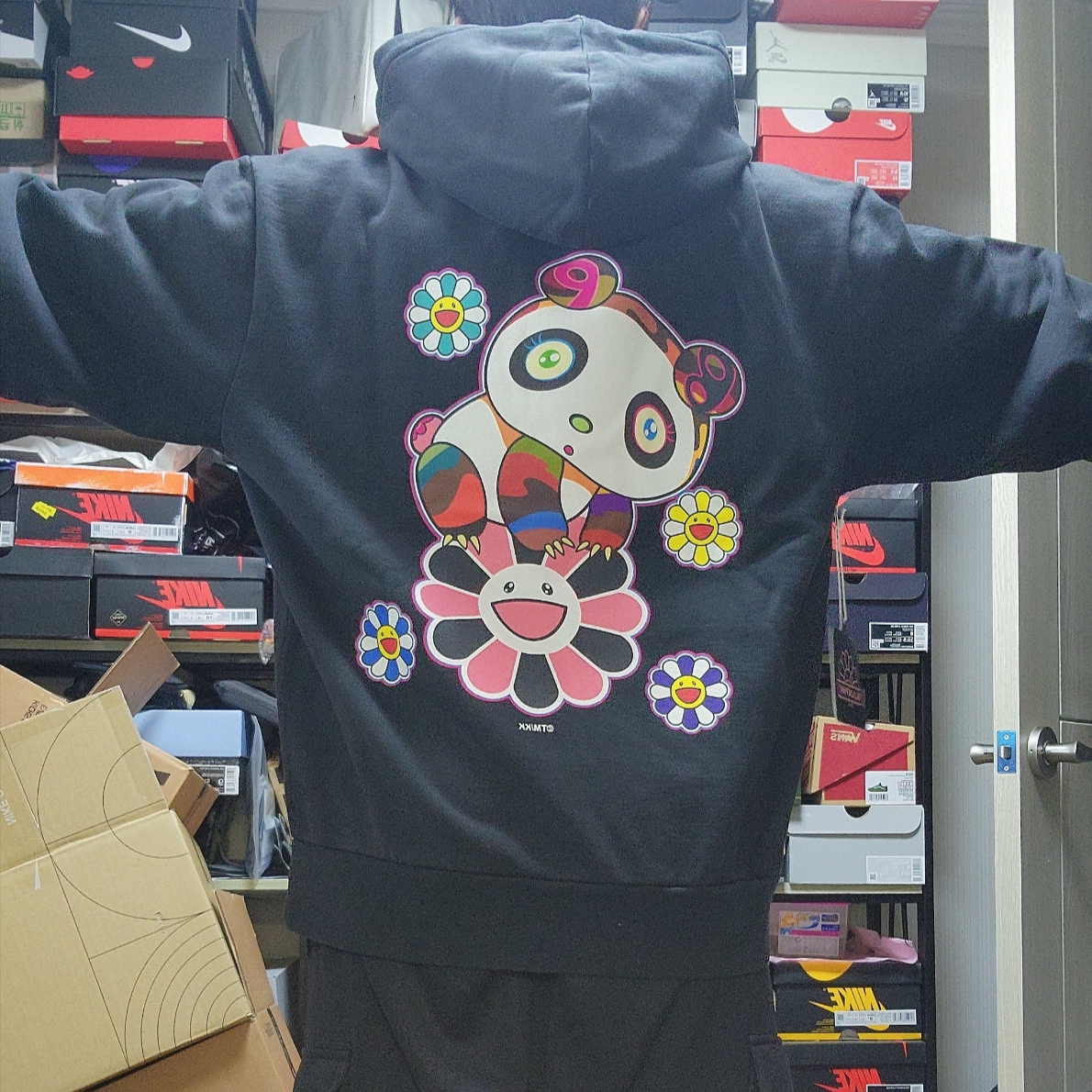 Kaikai Kiki x Blackpink Pandakashi Dreams Hoodie Vintage Black 착용 스타일 - 1