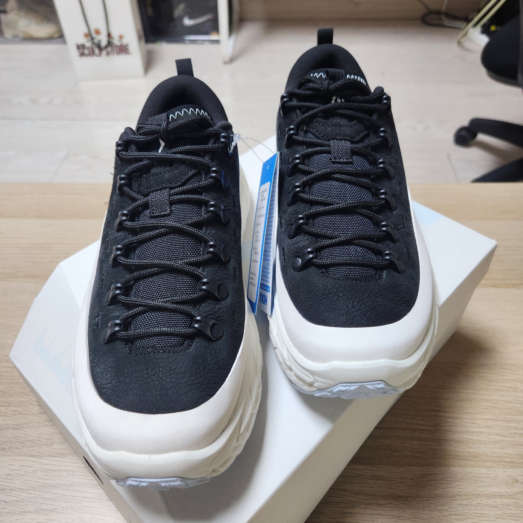 Hoka x Hidden Characters Tor Summit 2 Snow White Black 착용 스타일 - 9