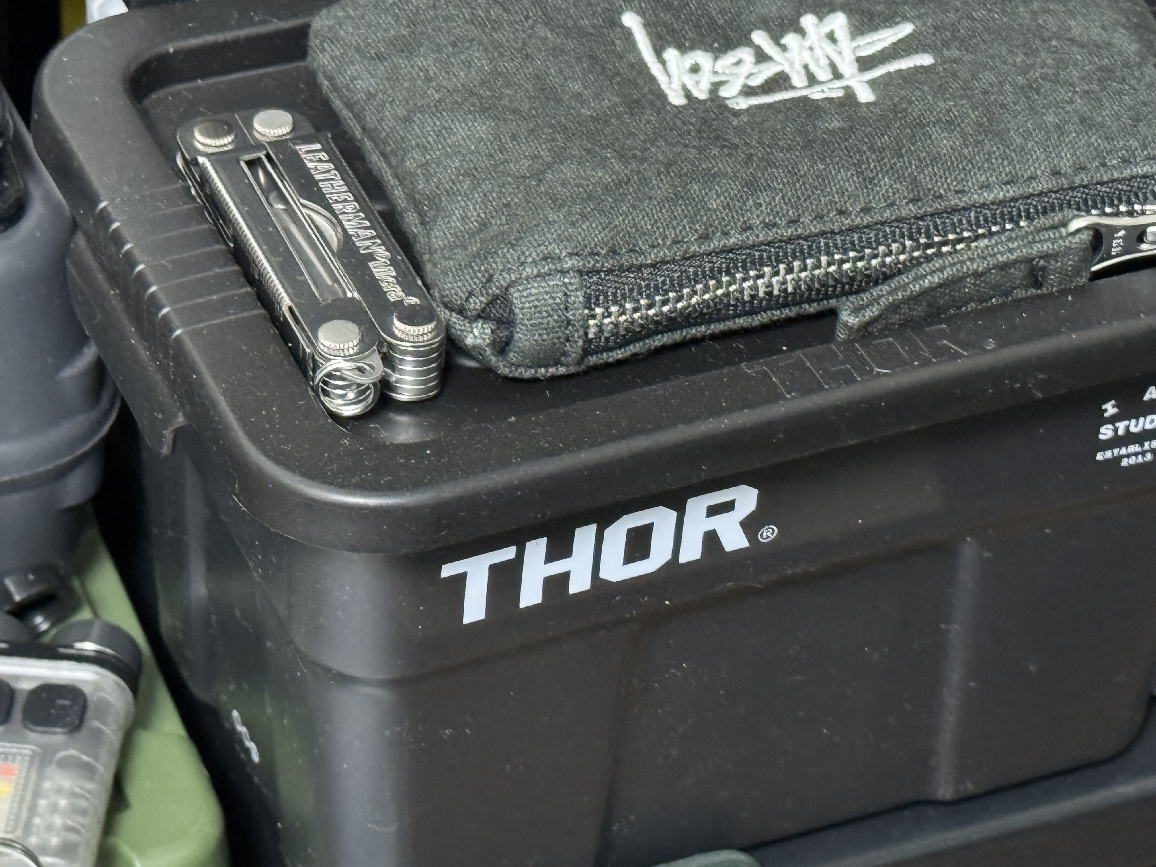 IAB Studio x Thor 1L Container Black 착용 스타일