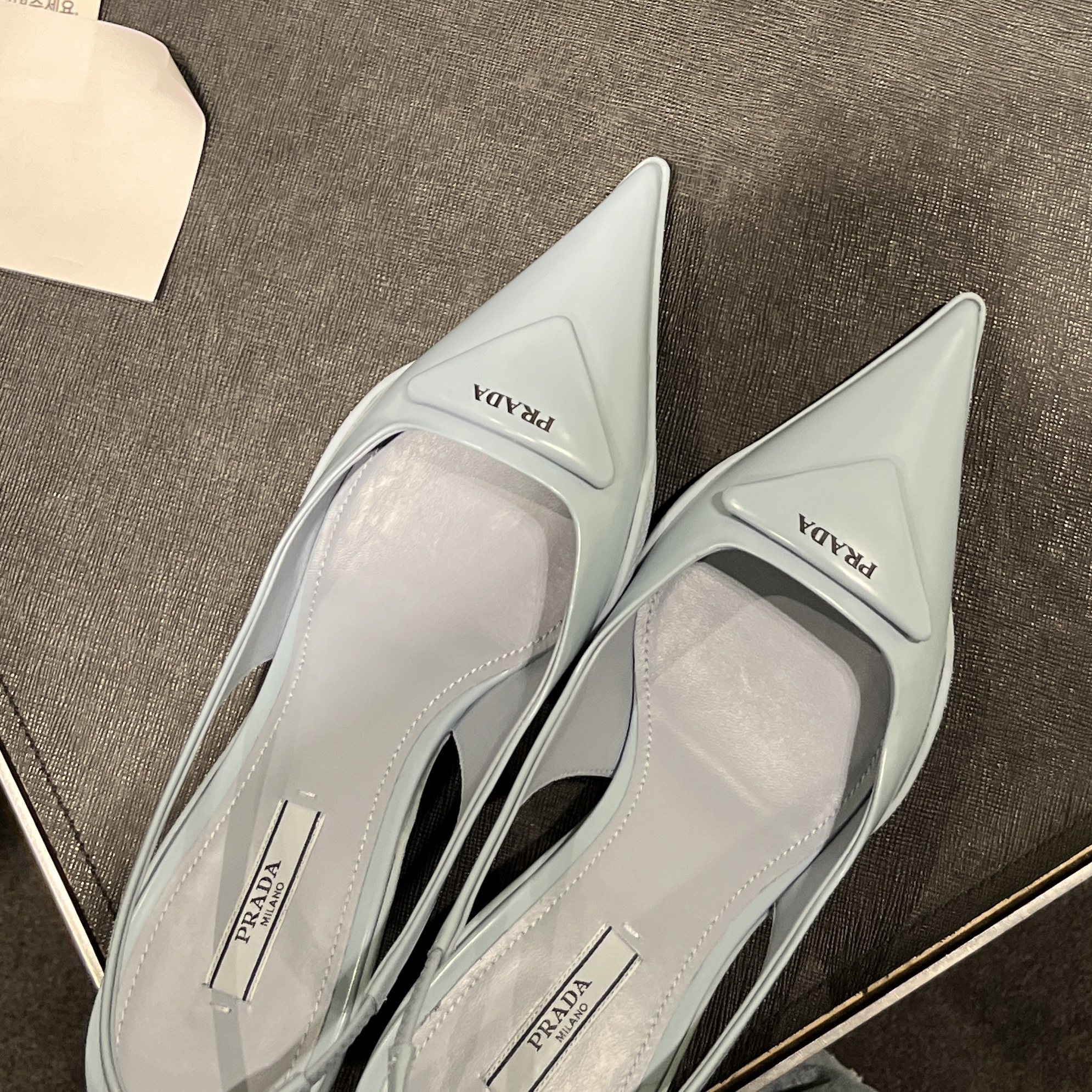 (W) Prada Brushed Leather Slingback Pumps Celeste 착용 스타일
