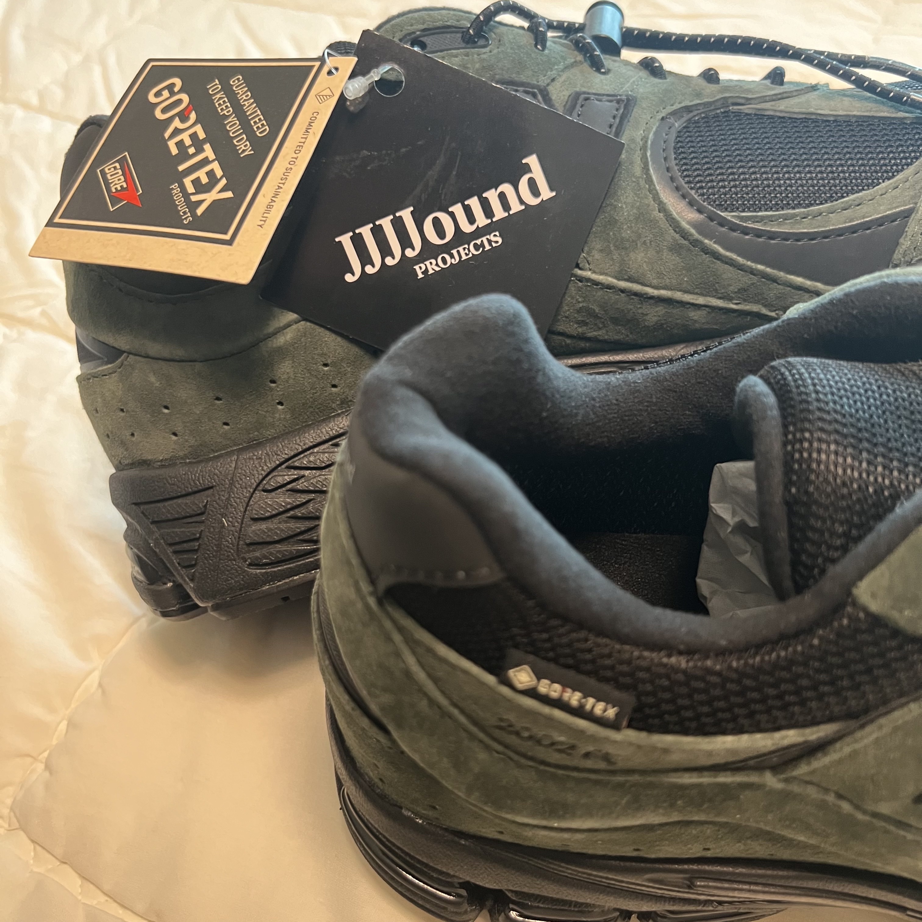 New Balance x JJJJound 2002R Gore-Tex Pine 착용 스타일 - 4