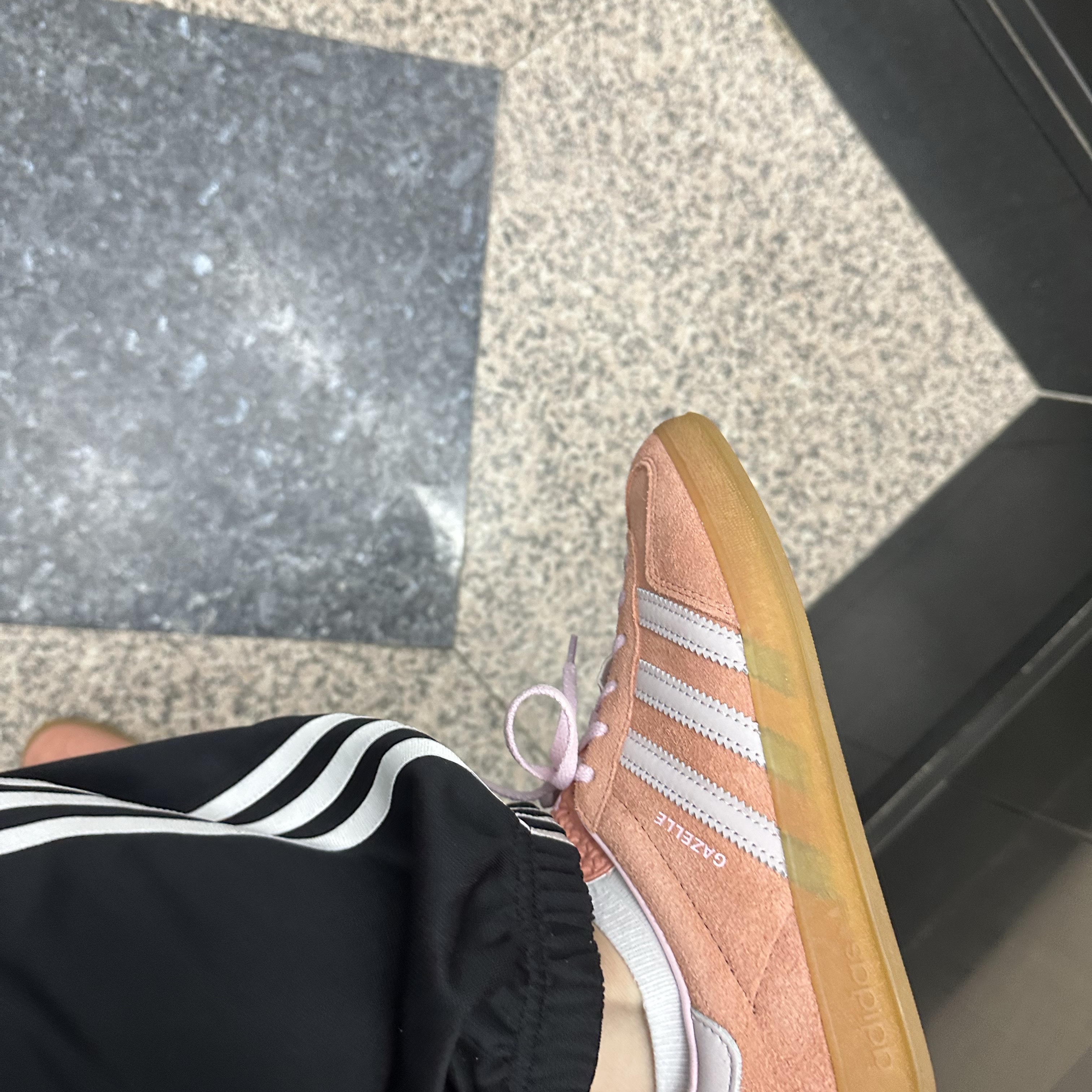 (W) Adidas Gazelle Indoor Wonder Clay Clear Pink 착용 스타일 - 2