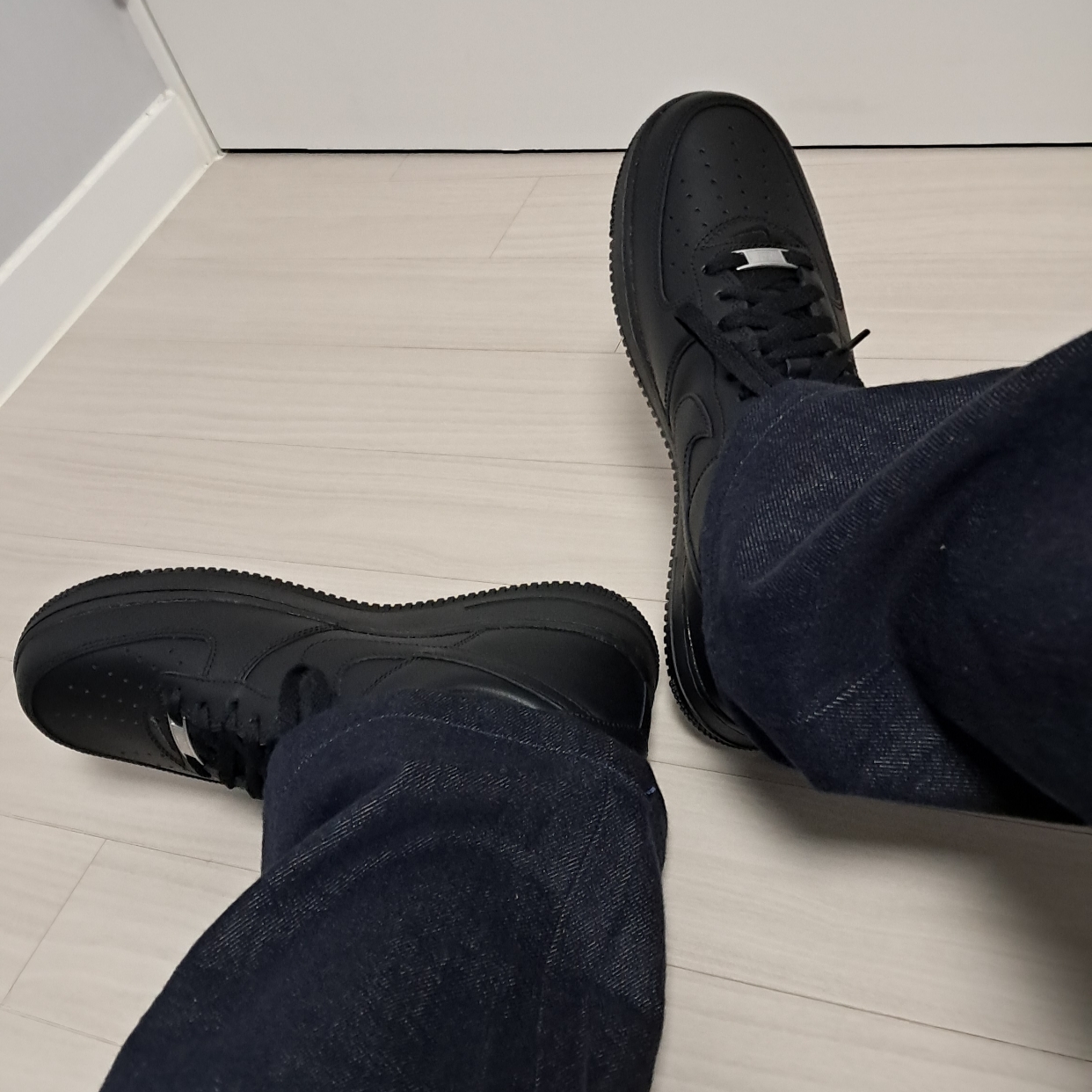 Nike x Supreme Air Force 1 Low Black 착용 스타일 - 2