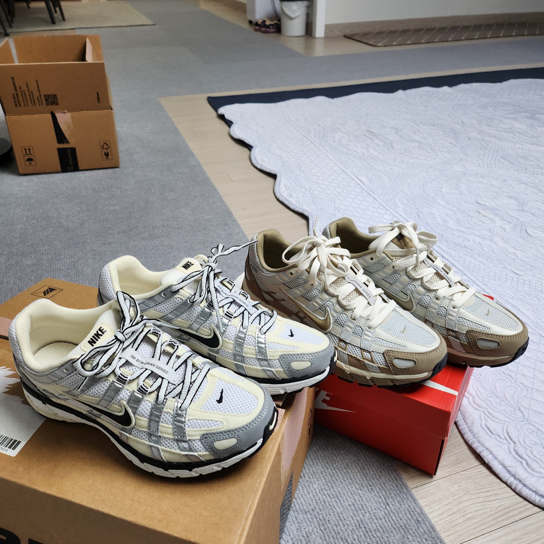 (W) Nike P-6000 Coconut Milk Metallic Silver 착용 스타일 - 2