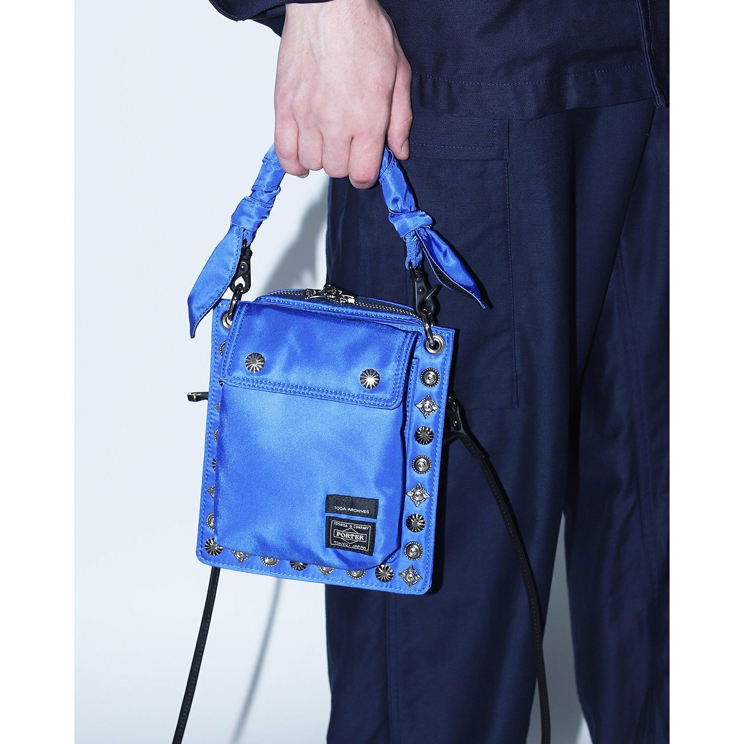 Porter x Toga Shoulder Pouch Black 착용 스타일 - 2