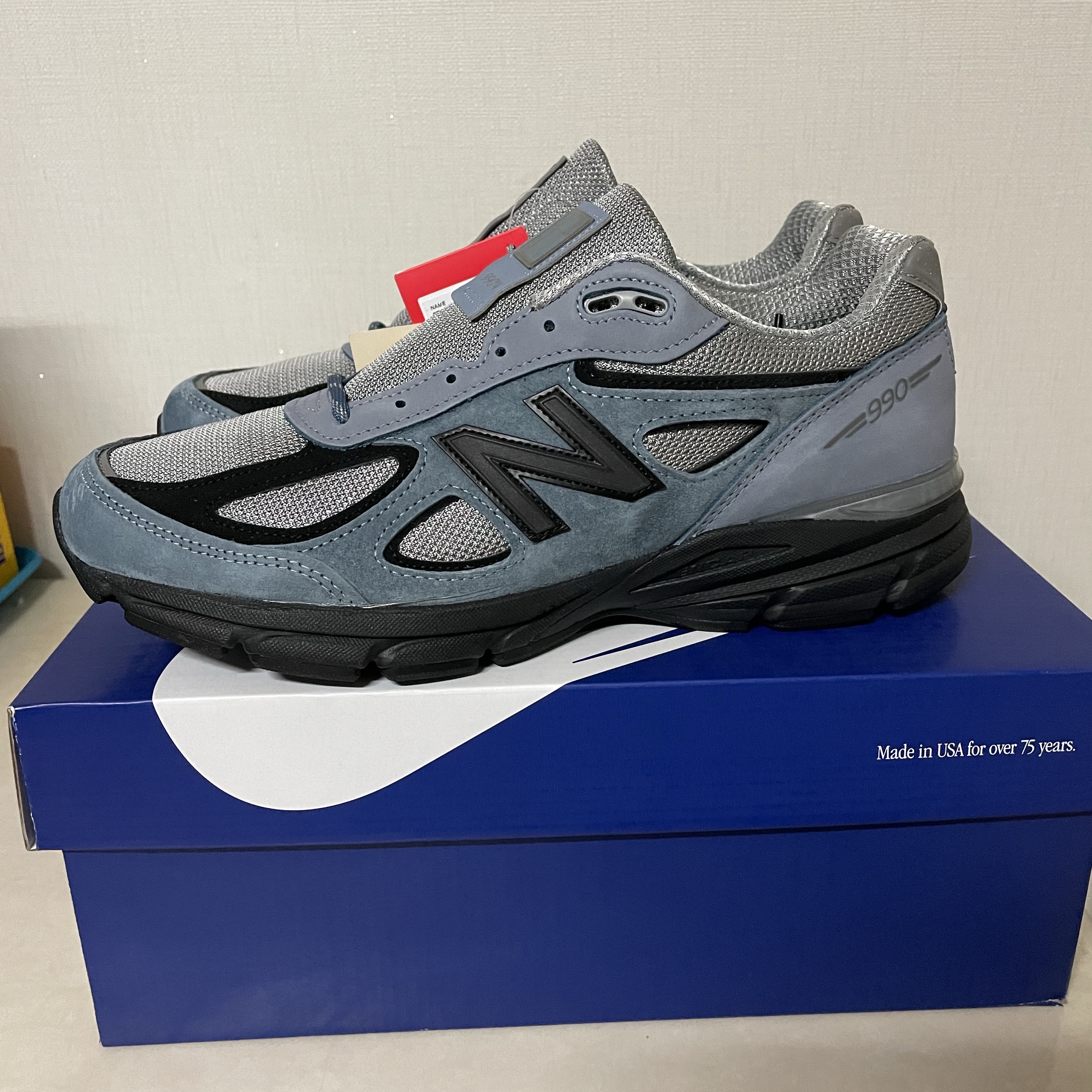 New Balance 990v4 Made in USA Arctic Grey 착용 스타일 - 6