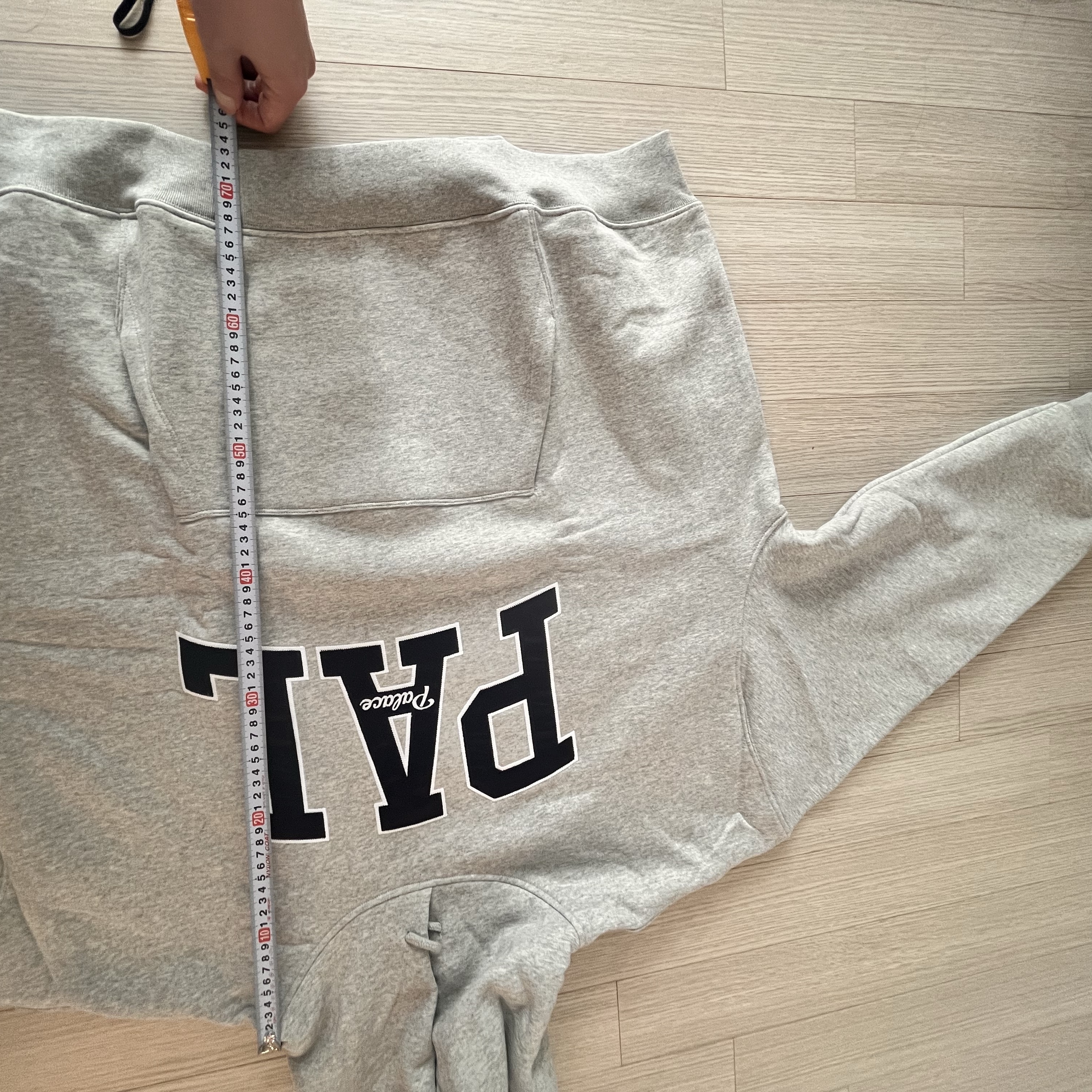 Palace x Gap Hood Grey - 24SS 착용 스타일 - 3