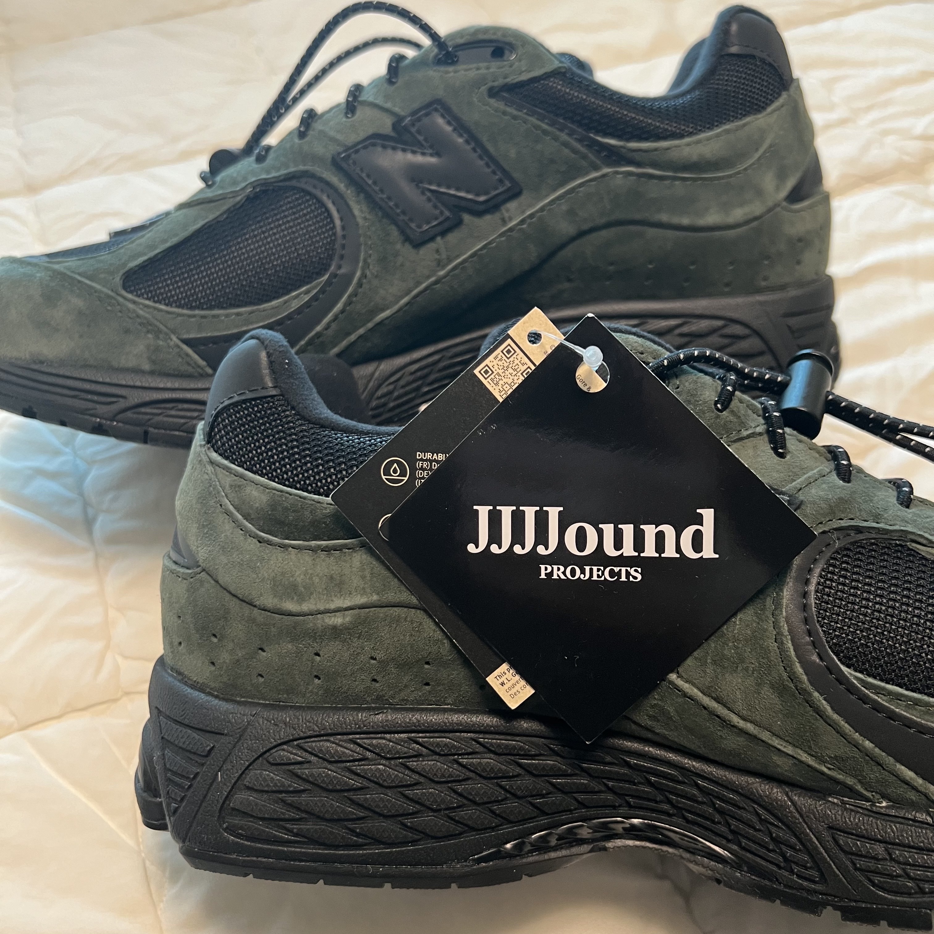 New Balance x JJJJound 2002R Gore-Tex Pine 착용 스타일 - 3