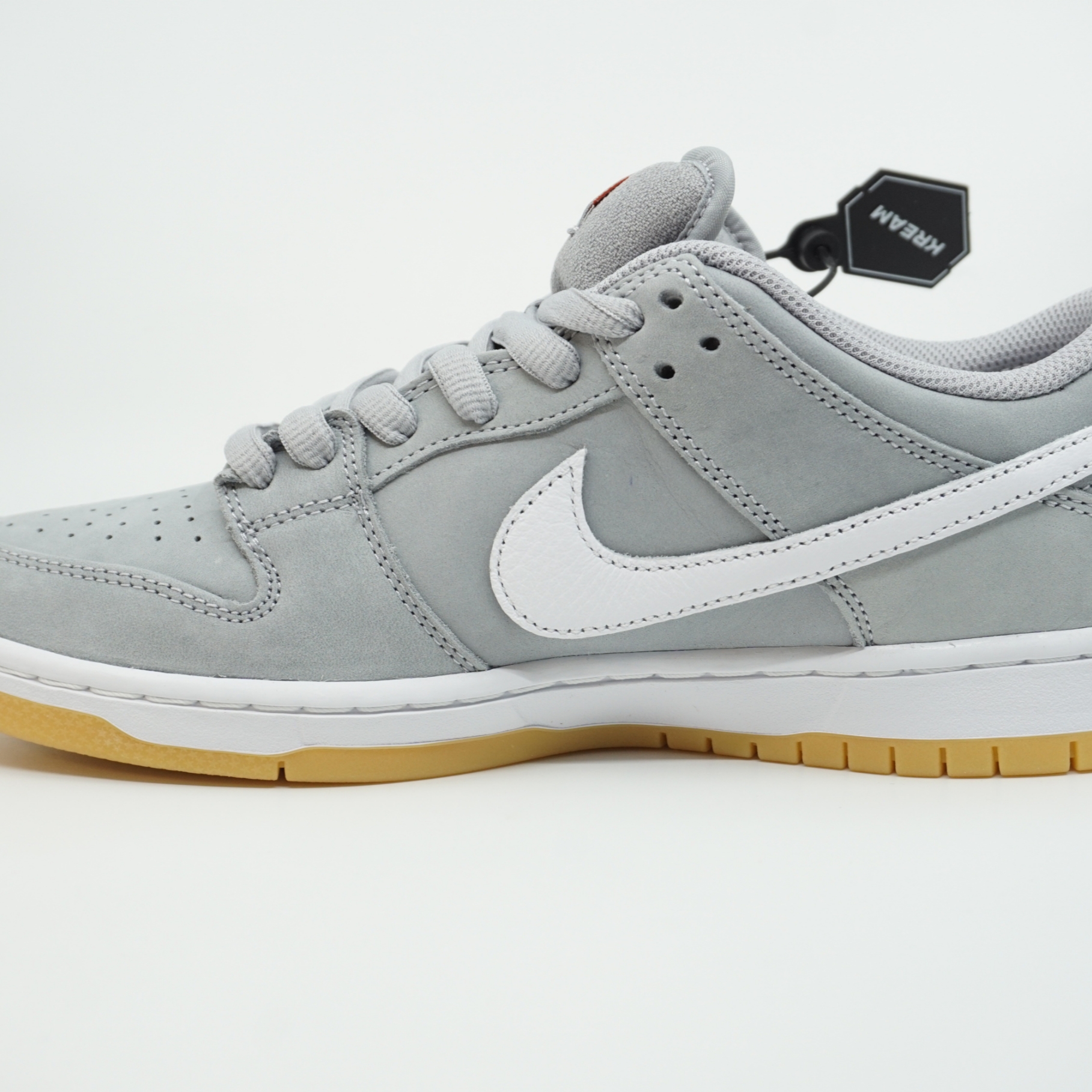 Nike Dunk Low Pro SB Wolf Grey White 착용 스타일 - 3