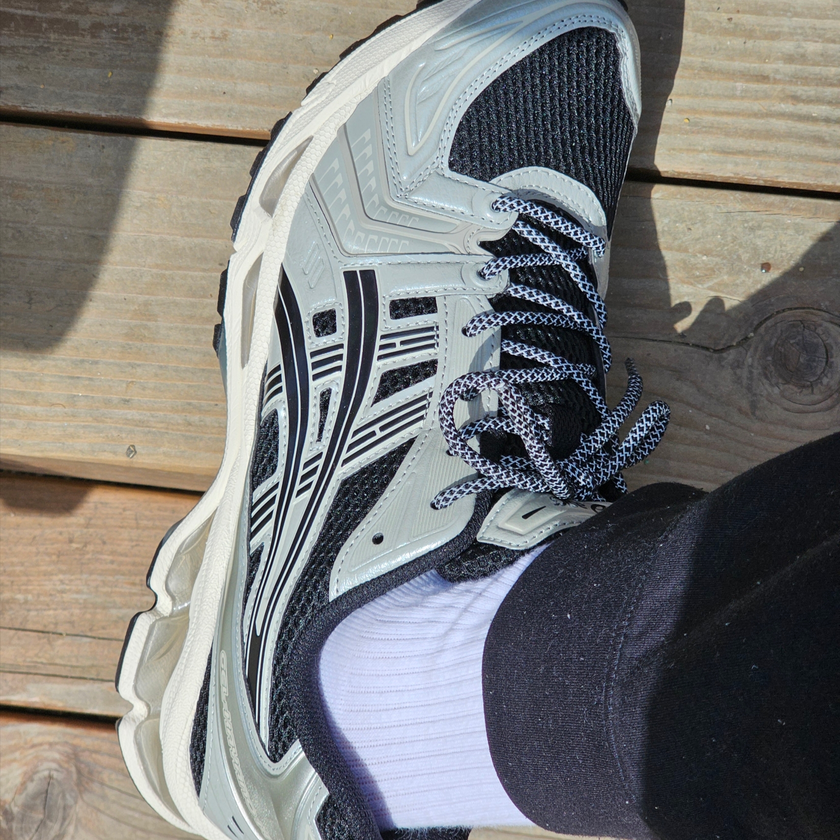 Asics Gel-Kayano 14 Black Seal Grey 착용 스타일 - 1