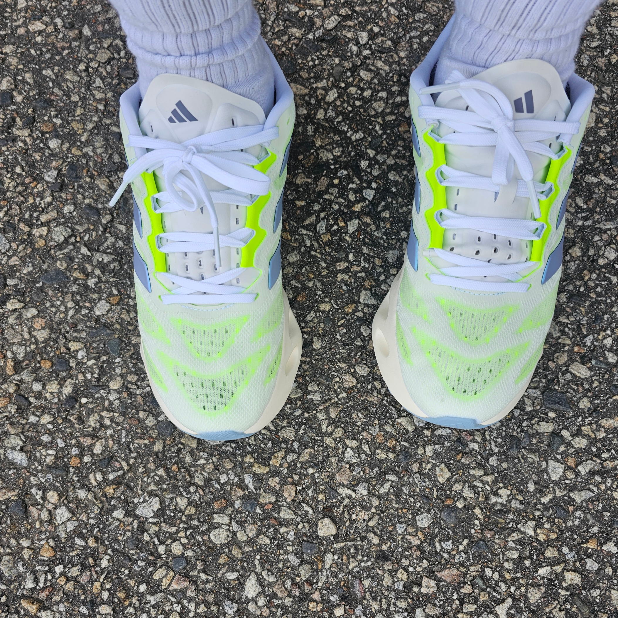 Adidas Switch FWD Running Shoes Cloud White 착용 스타일 - 2