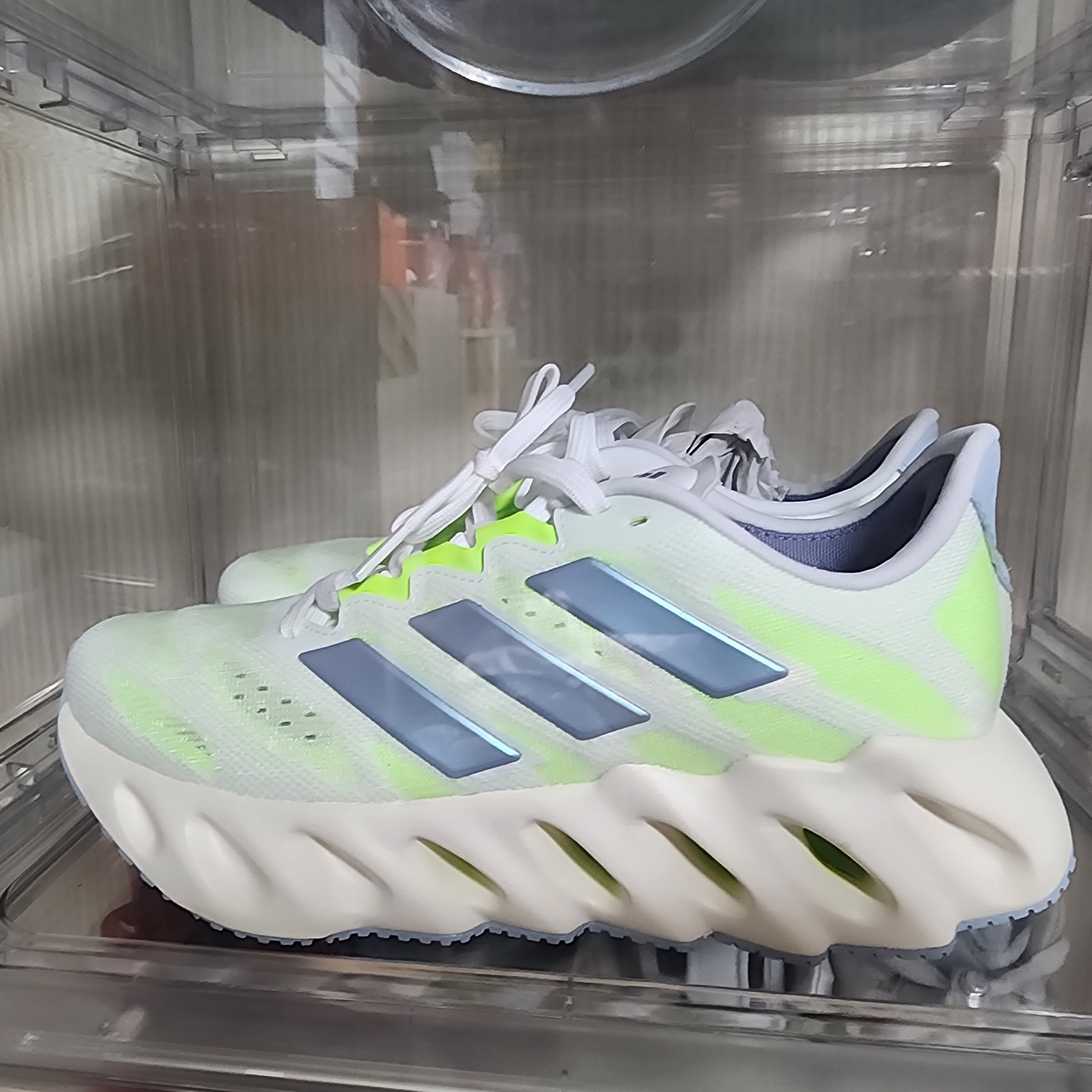 Adidas Switch FWD Running Shoes Cloud White 착용 스타일 - 2