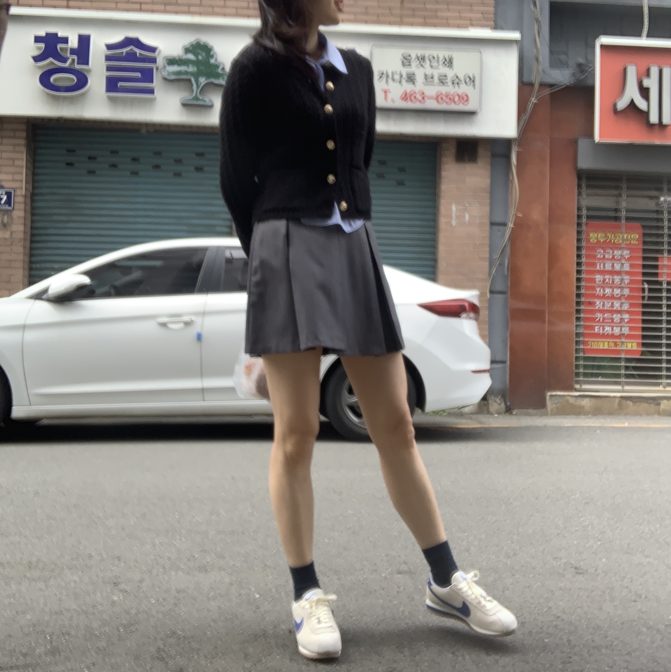 (W) Nike Cortez Athletic Department Pale Ivory Deep Royal Blue 착용 스타일 - 2