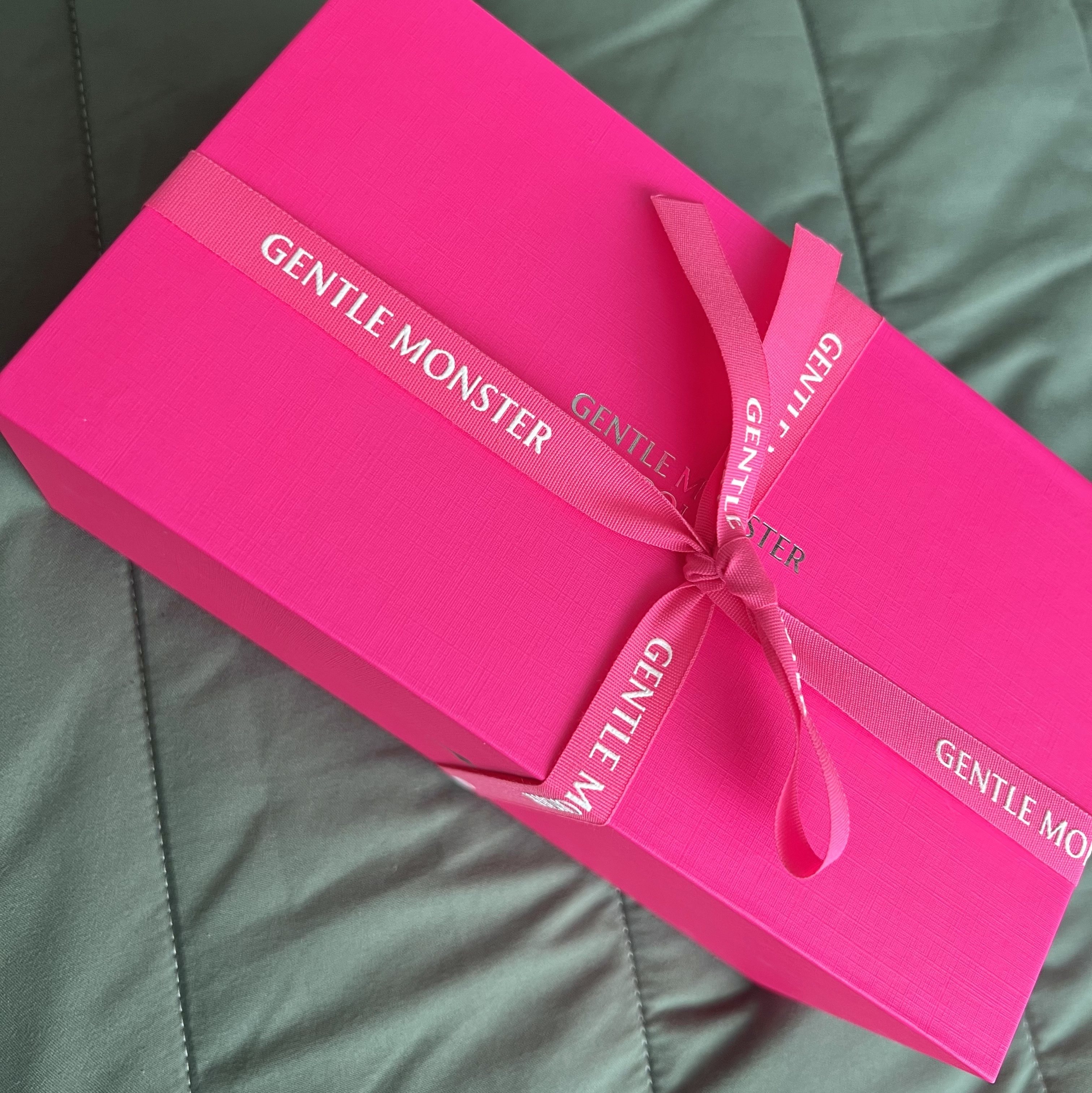 Gentle Monster Atomic 02 Silver 착용 스타일