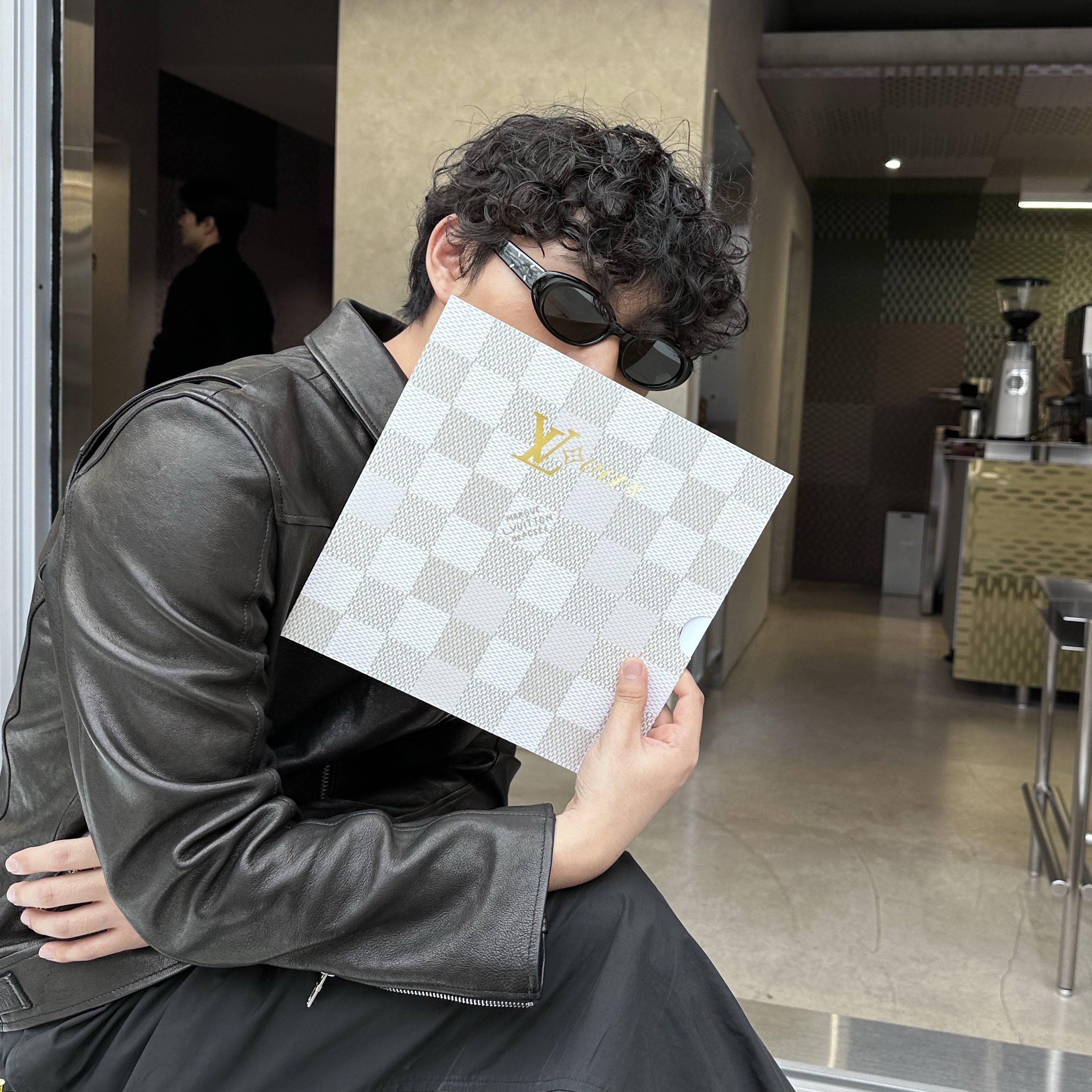 Gentle Monster x Maison Margiela MM107 Black Black 착용 스타일