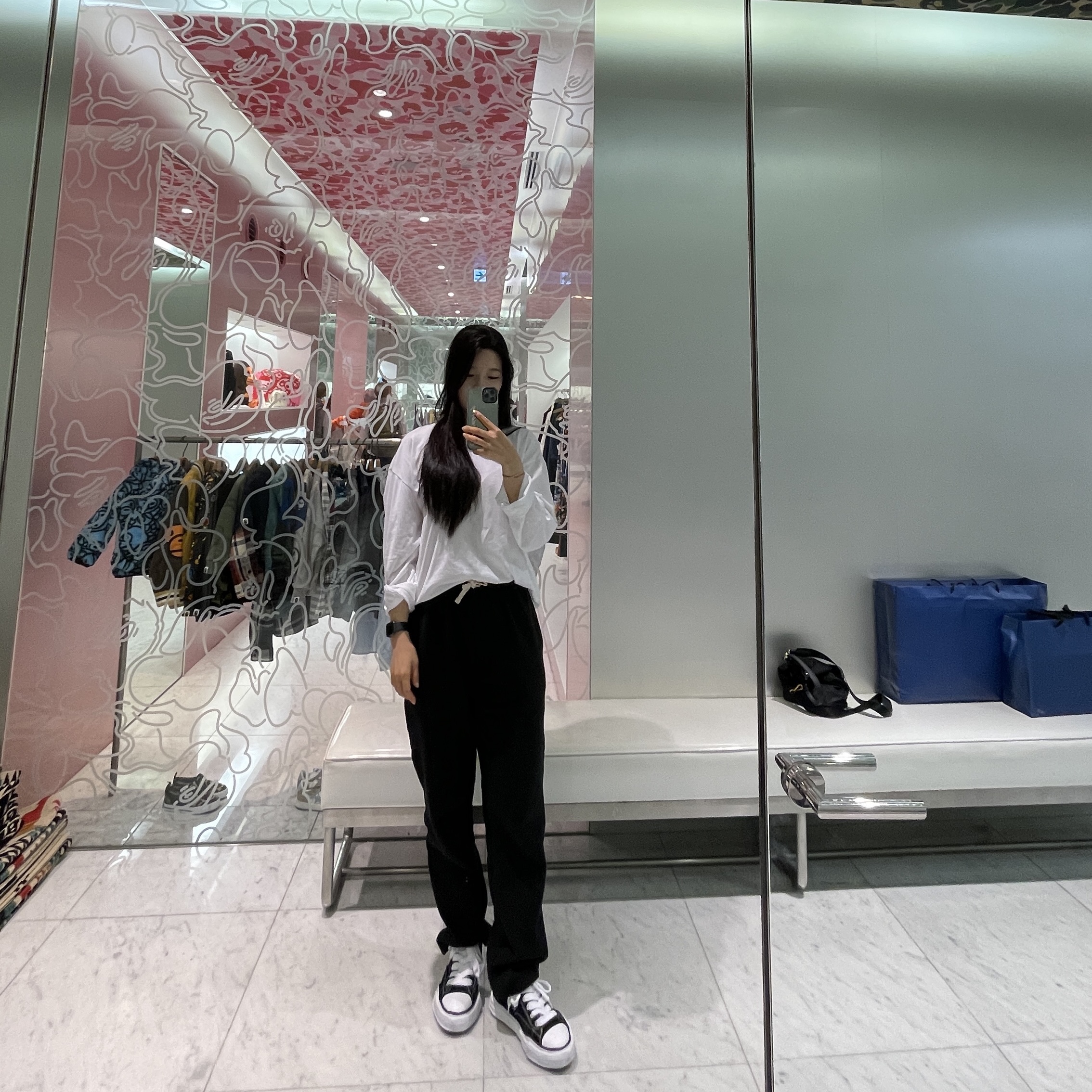 Maison Mihara Yasuhiro Peterson23 OG Sole Canvas Low-top Sneakers Black, CDG Small Logo Oversized Long Sleeve T-Shirt White 착용 스타일