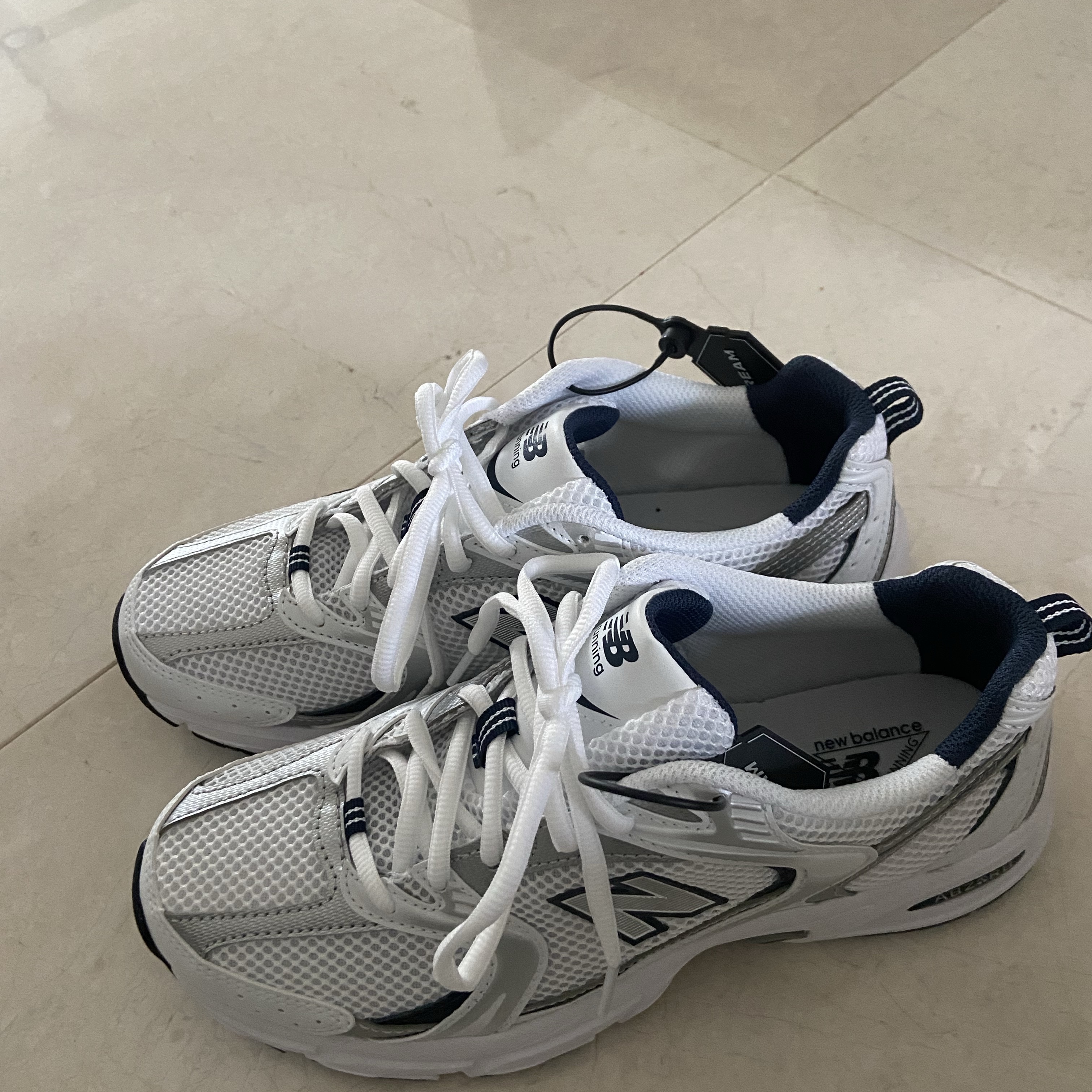 New Balance 530 White 착용 스타일