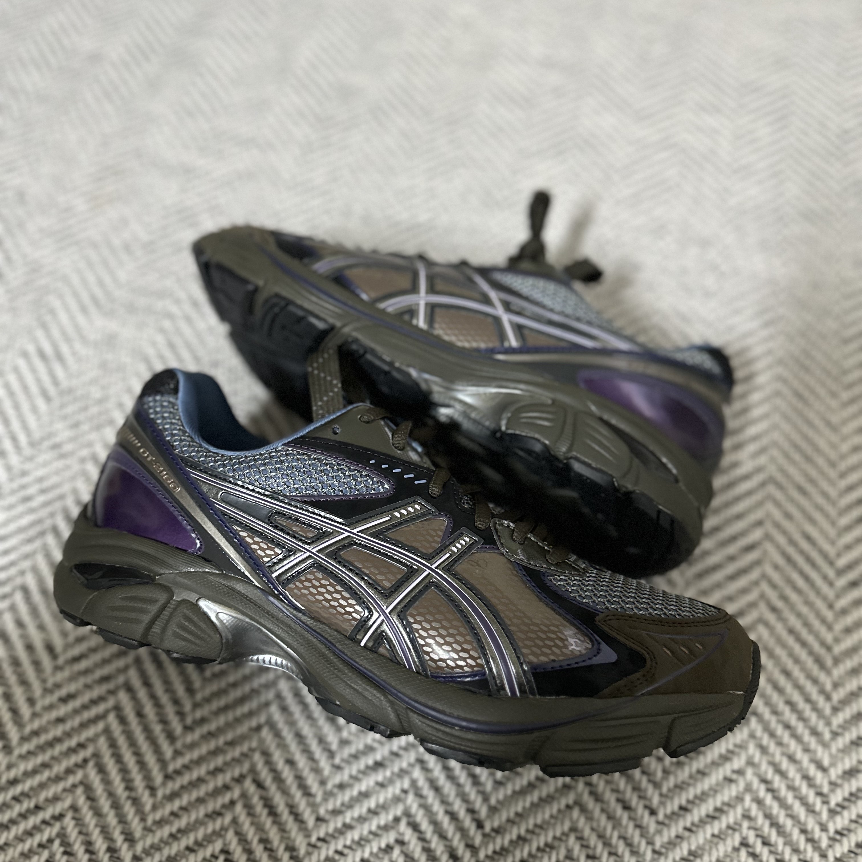 Asics UB6-S GT-2160 Grey Floss Brown Storm 착용 스타일 - 1