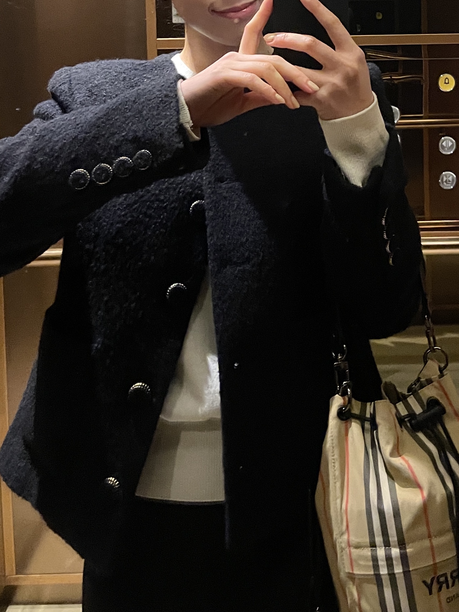 (W) Dior-ID Calfskin & Rubber Sneakers White, Burberry Icon Stripe Econyl Drawcord Pouch Archive Beige 착용 스타일 - 3