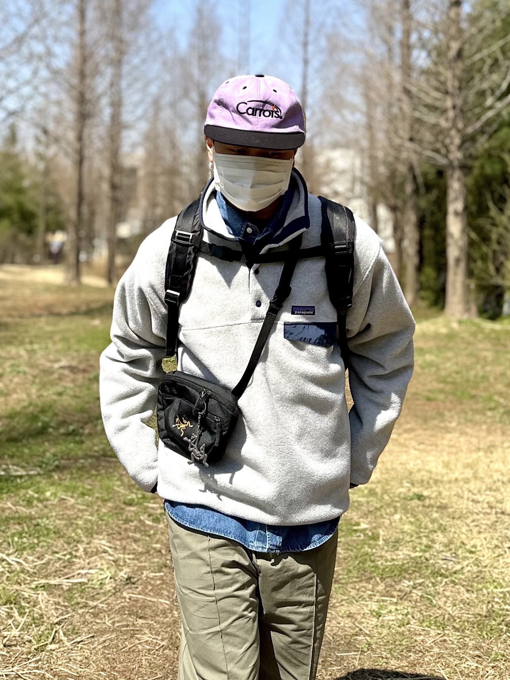 Patagonia Lightweight Synchilla Snap-T Fleece Pullover Oatmeal Heather/Smolder Blue/New Navy, Arc'teryx Mantis 2 Waistpack 24K Black 착용 스타일 - 2