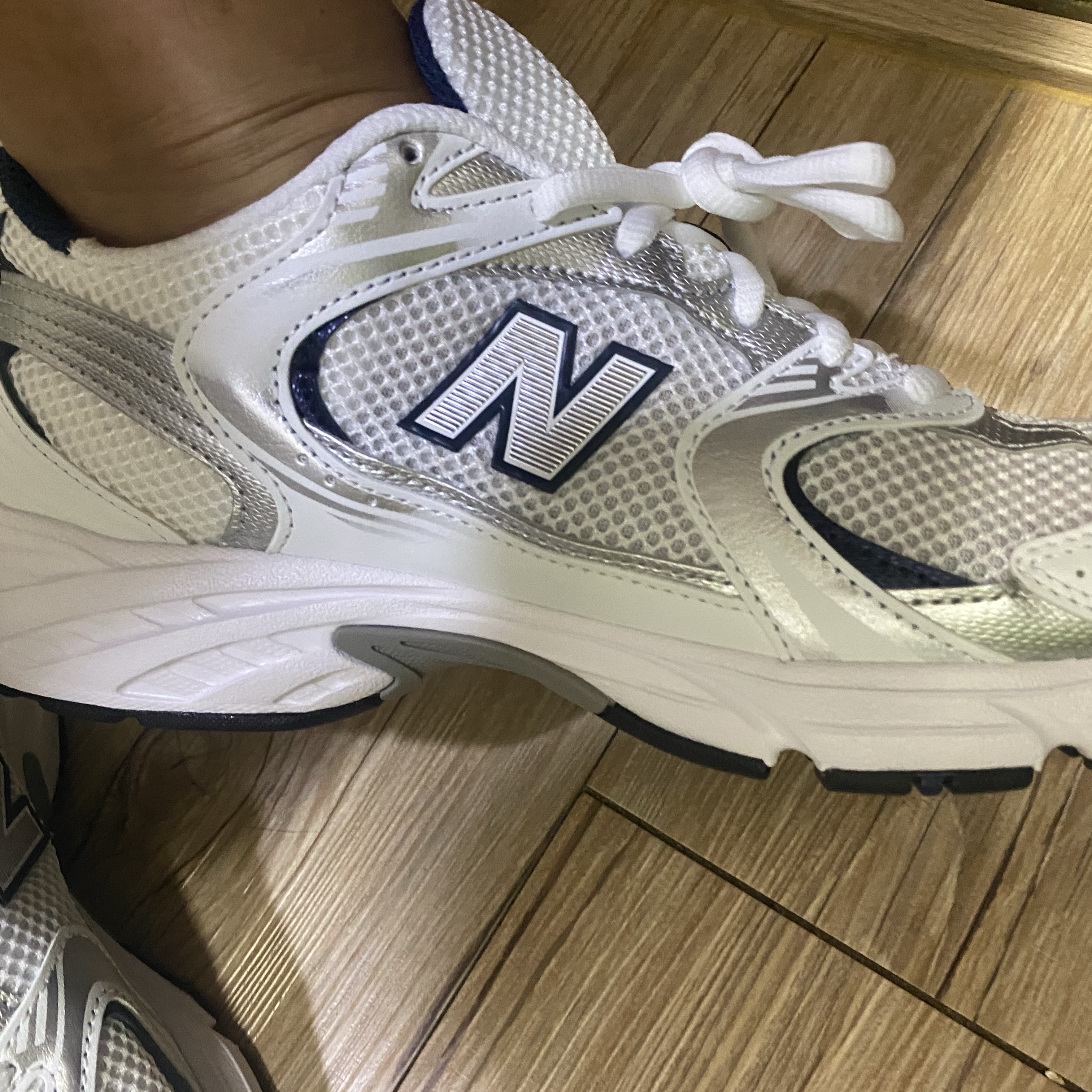 New Balance 530 White 착용 스타일