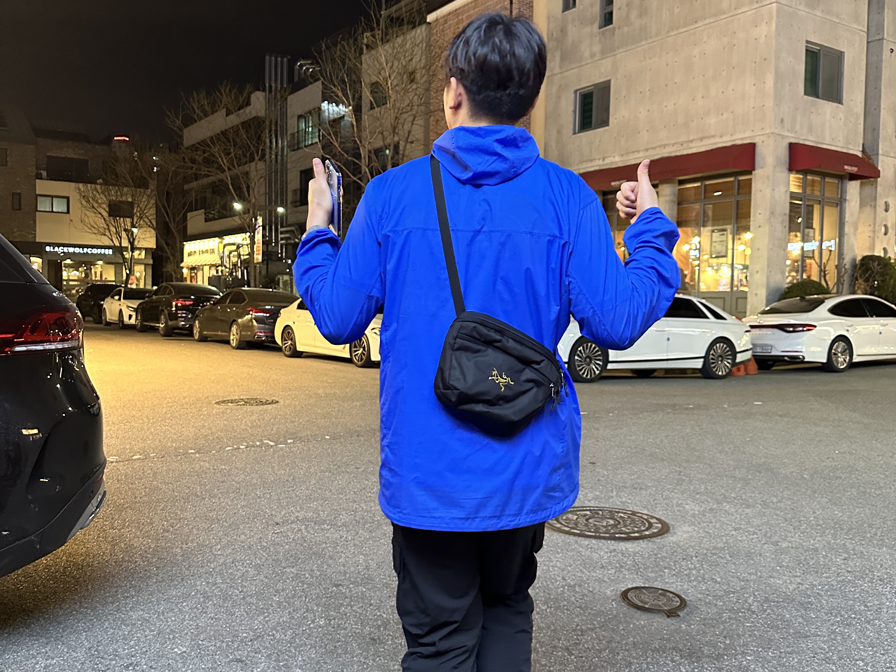 Arc'teryx Mantis 2 Waistpack 24K Black 착용 스타일