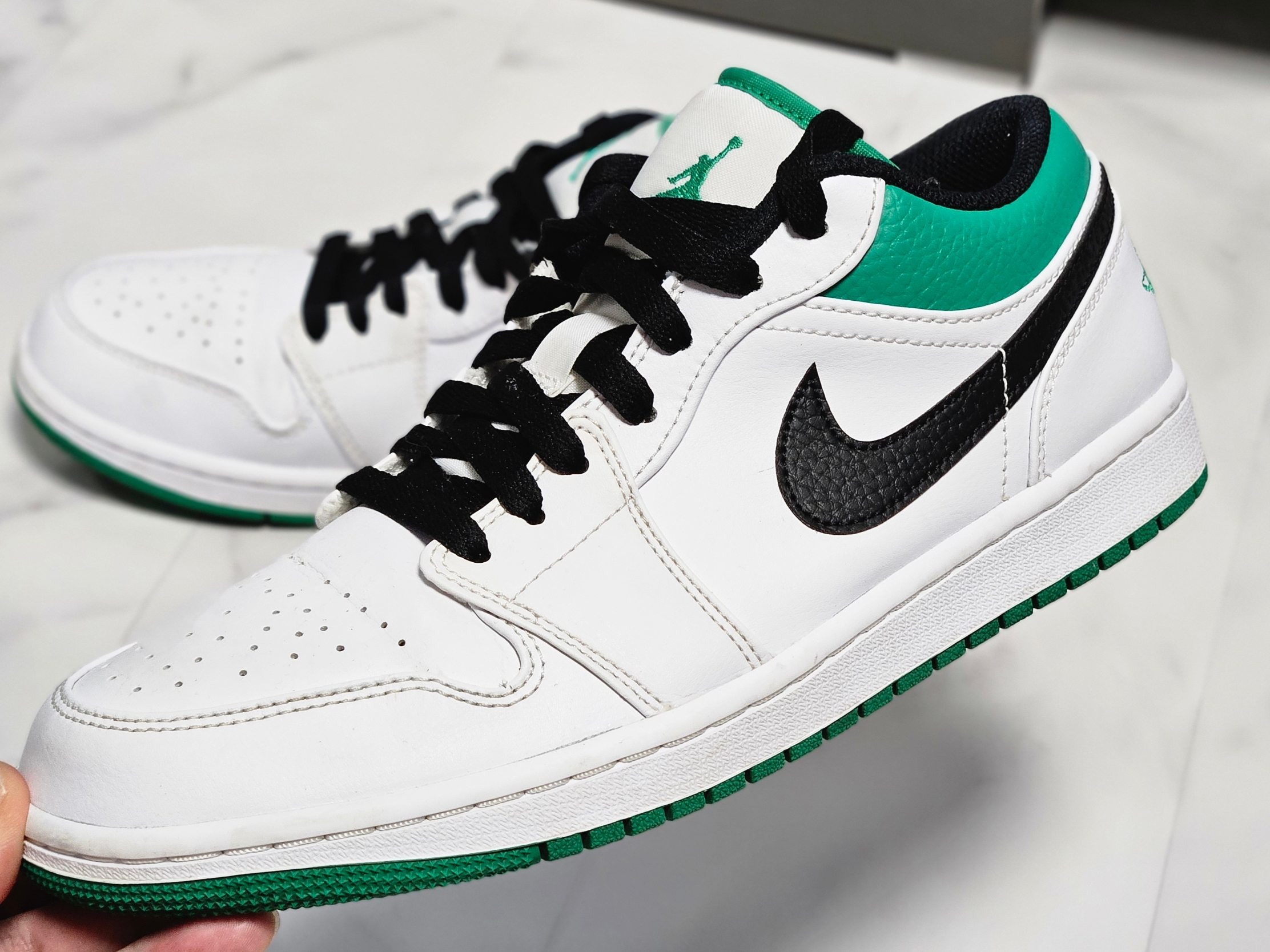 Jordan 1 Low White Lucky Green 착용 스타일 - 4