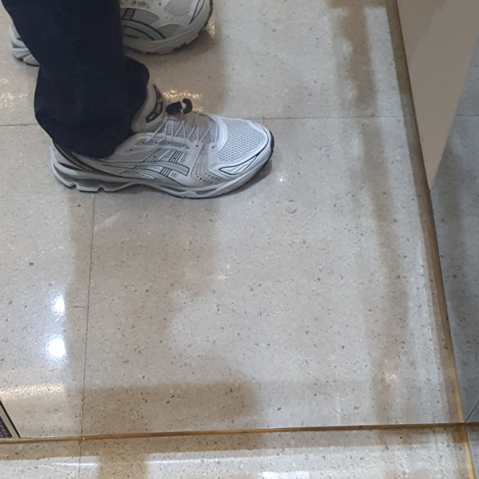 Asics Unlimited Gel-Kayano 14 Smoke Grey 착용 스타일