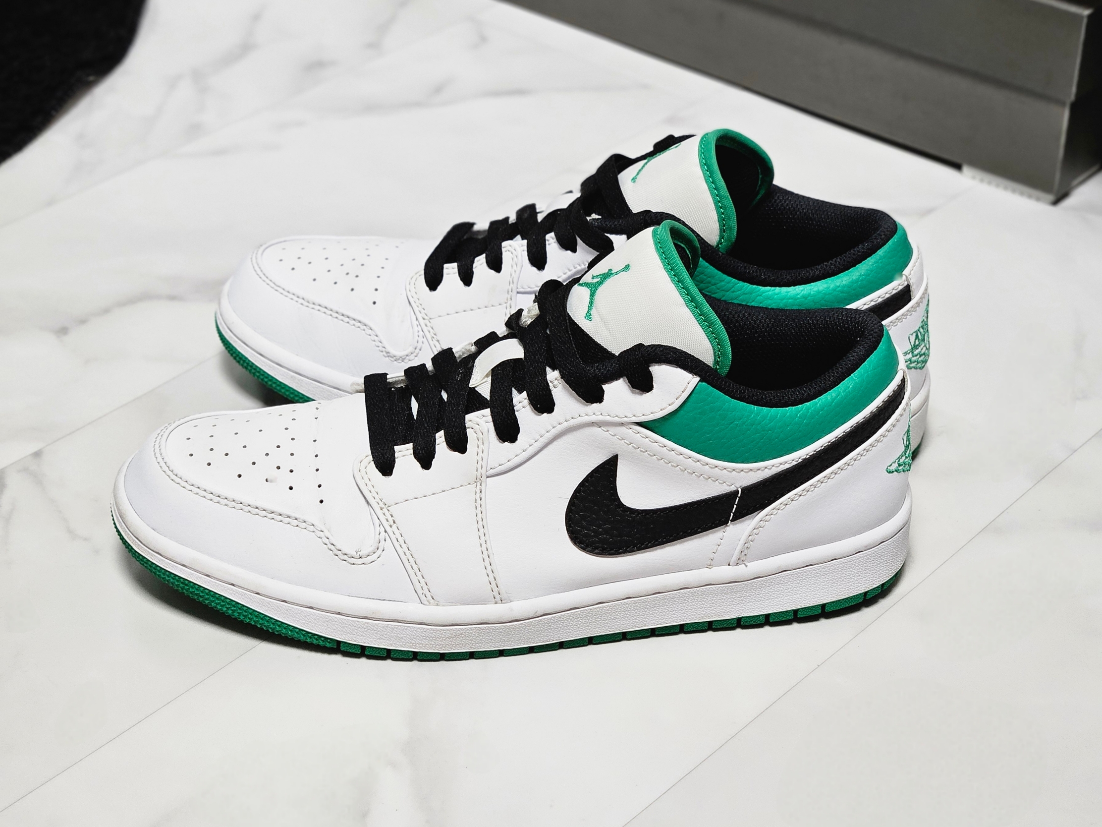 Jordan 1 Low White Lucky Green 착용 스타일 - 6