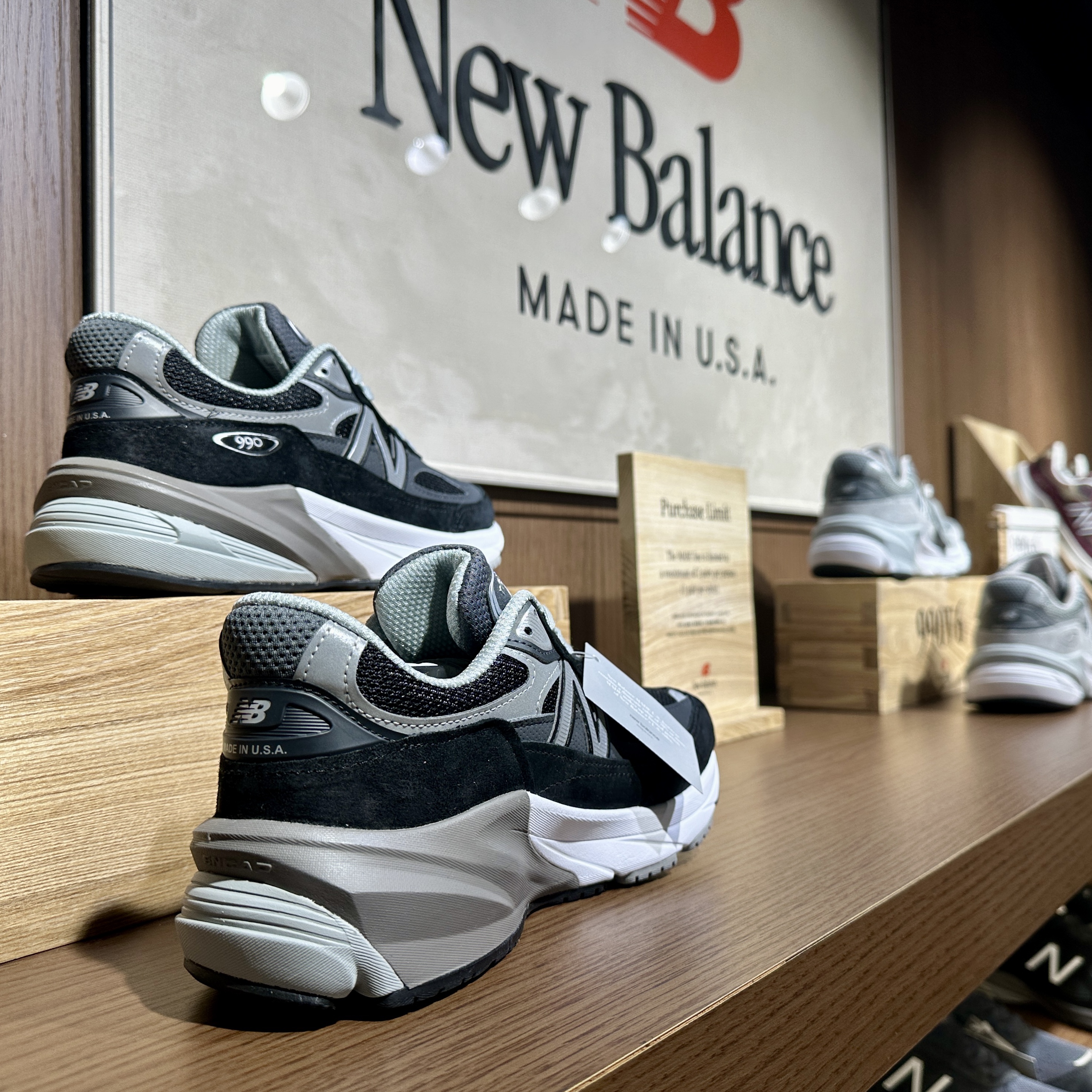 New Balance 990v6 Made in USA Black White 착용 스타일 - 1