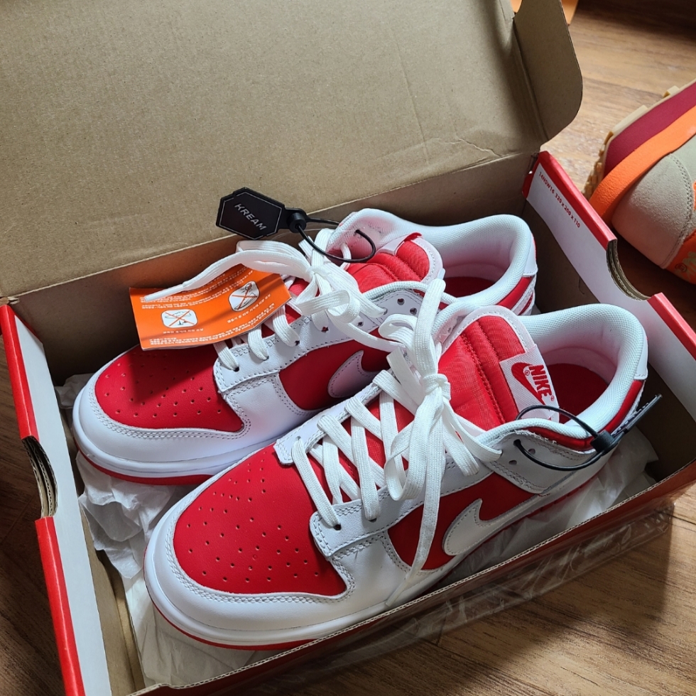 Nike Dunk Low Retro Championship Red 착용 스타일 - 1