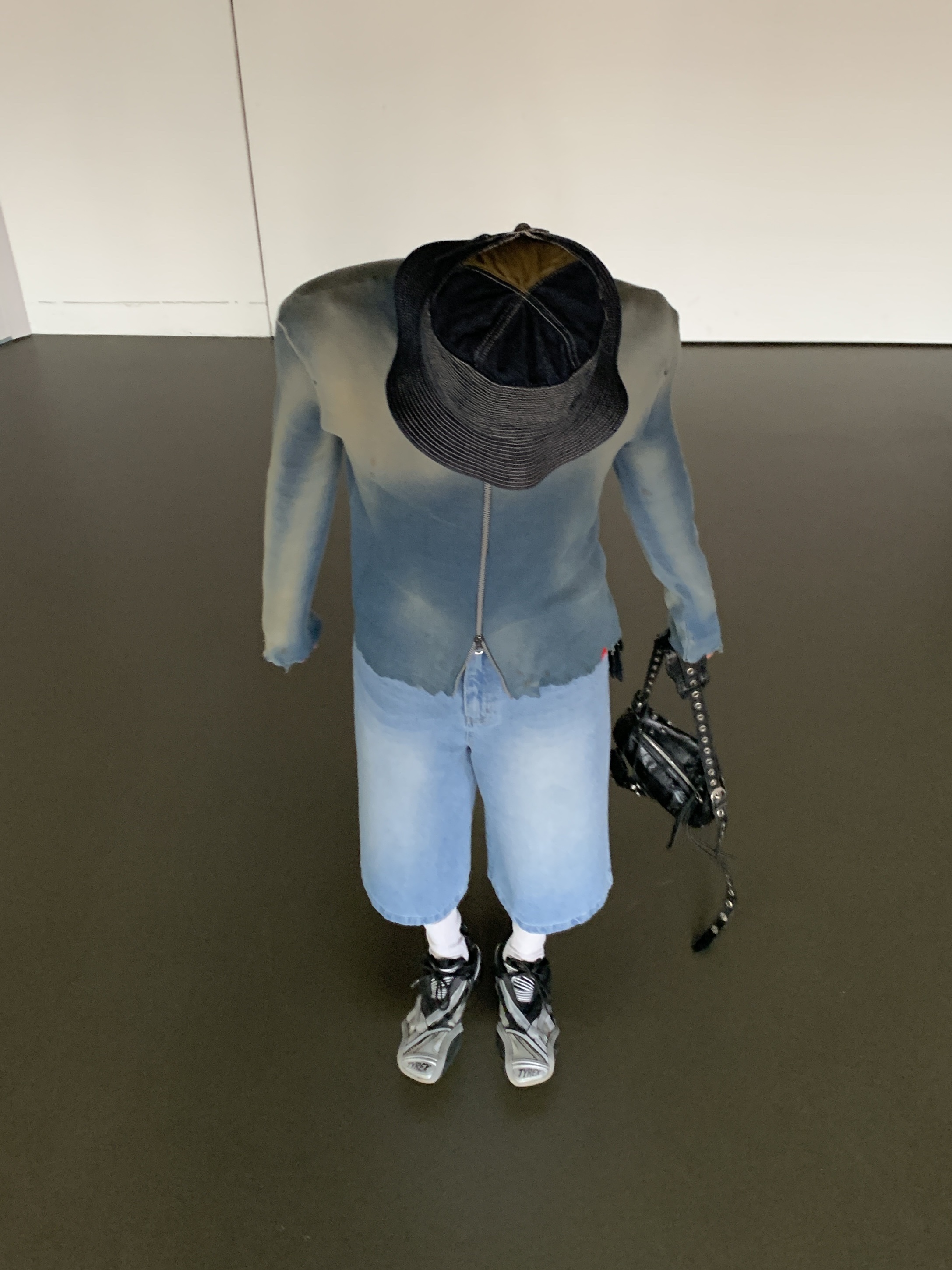 Balenciaga Tyrex Sneakers Black Grey, Kapital 11.5 oz. Black X Black Denim The Old Man and The Sea Hat Black 착용 스타일 - 4