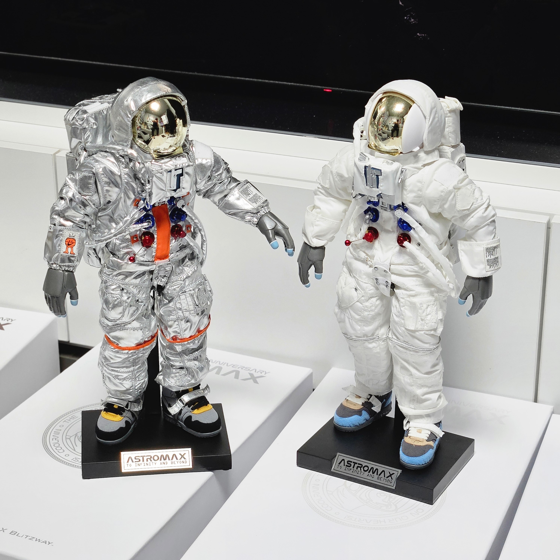Coolrain x Blitzway Astromax Silver, Coolrain x Blitzway Astromax White 착용 스타일