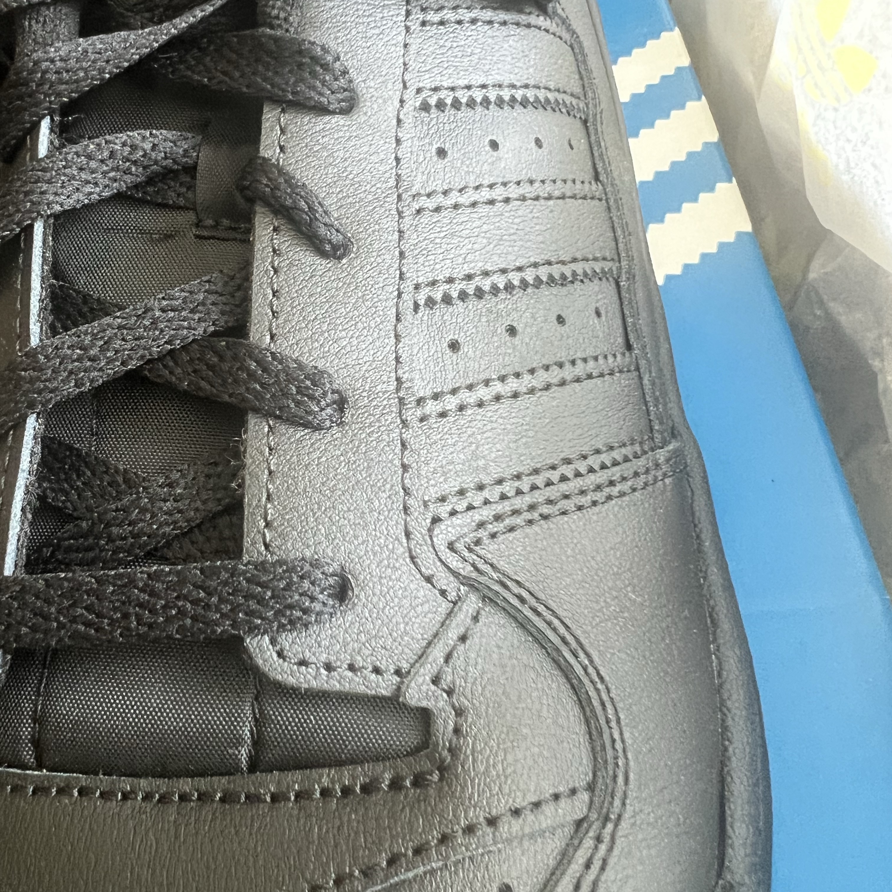 Adidas Forum Low Triple Black 착용 스타일