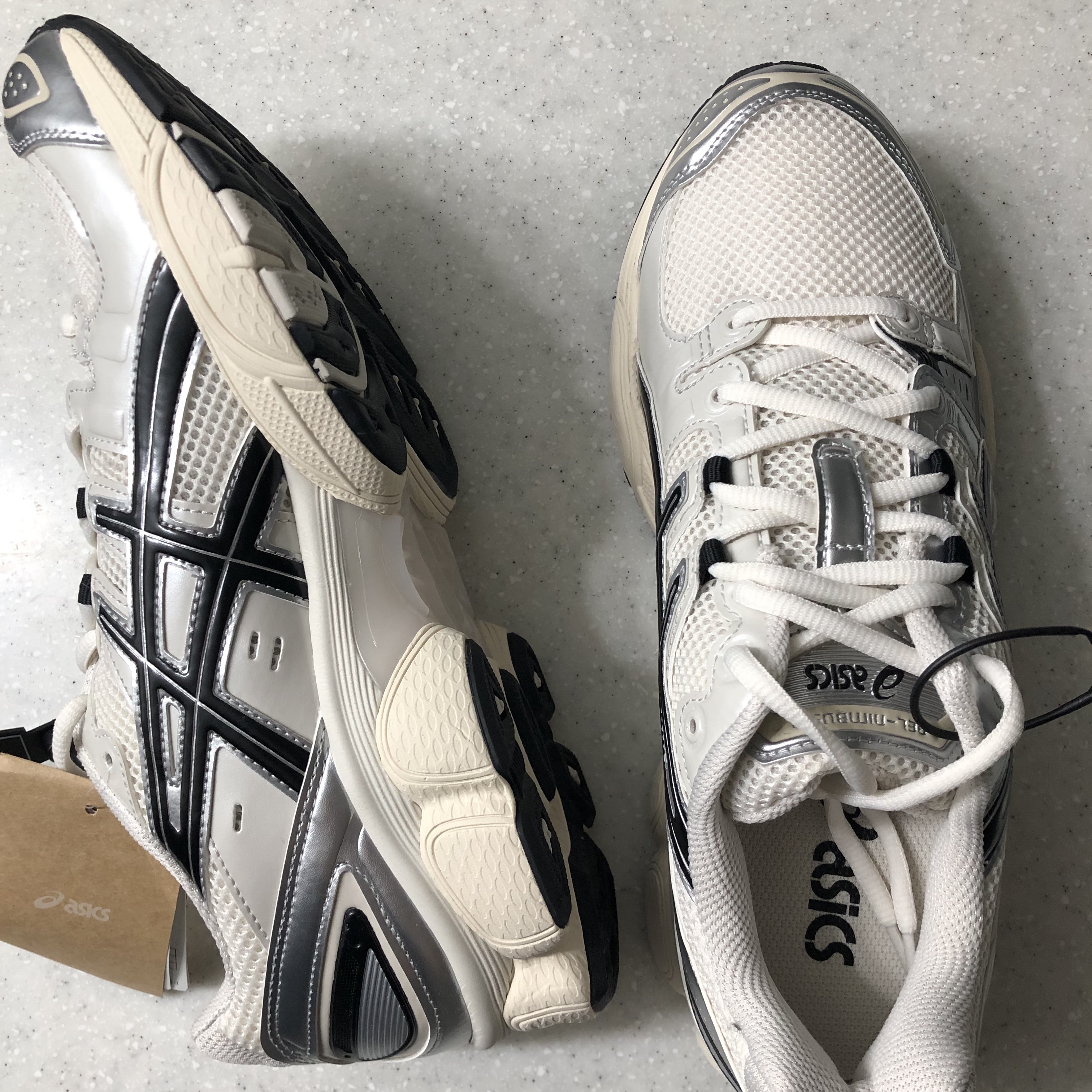 Asics Gel-Nimbus 9 Cream Black 착용 스타일 - 5