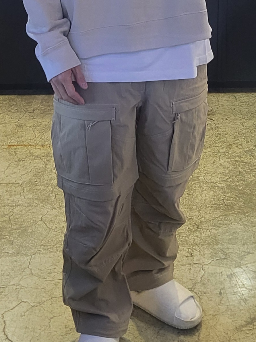 Nike NRG Solo Swoosh Crew Fleece Light Bone - US/EU, Nike ACG Smith Summit Cargo Pants Khaki Iron Ore - US/EU 착용 스타일