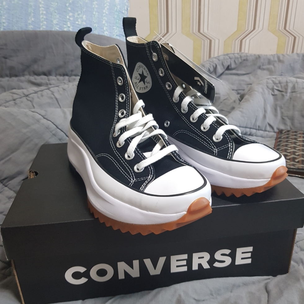 Converse Run Star Hike Hi Black White Gum 착용 스타일