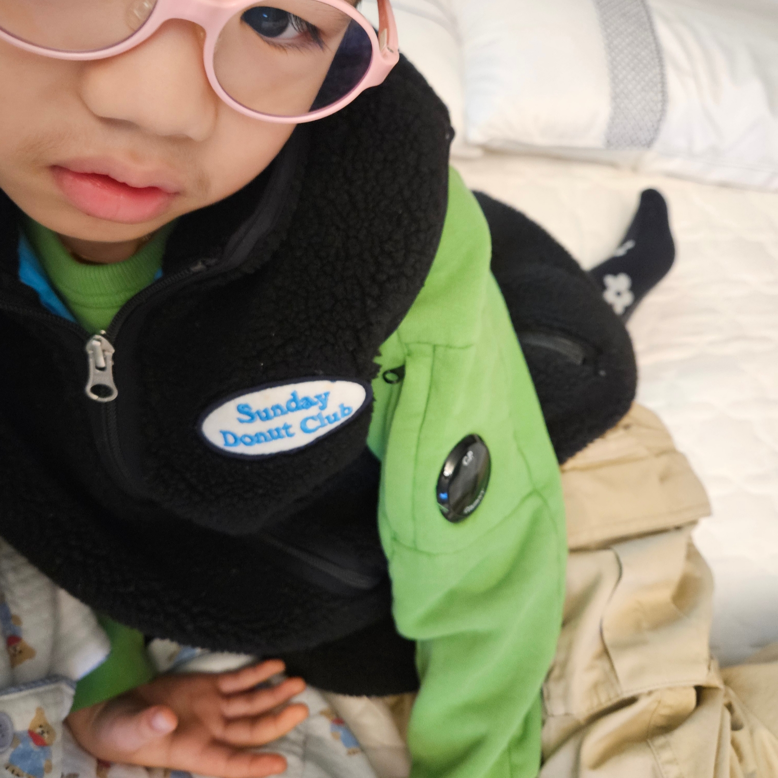 (W) Hermes Mini Pop H Pendant Rose Gold & Noir, (Kids) C.P. Company U16 Light Fleece Lens Sweatshirt Classic Green - 23FW 착용 스타일 - 2