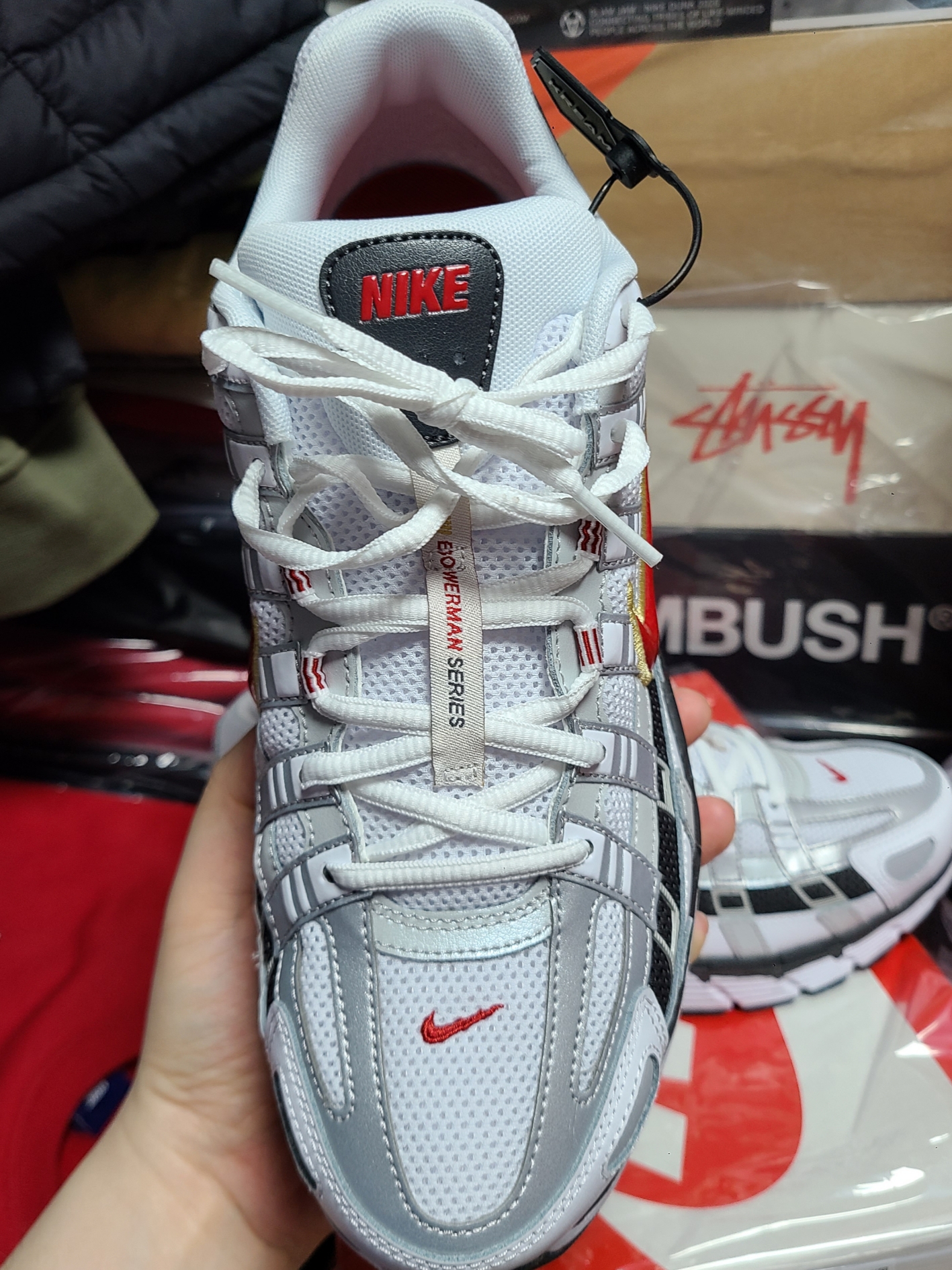 Nike P-6000 White Varsity Red 착용 스타일 - 1
