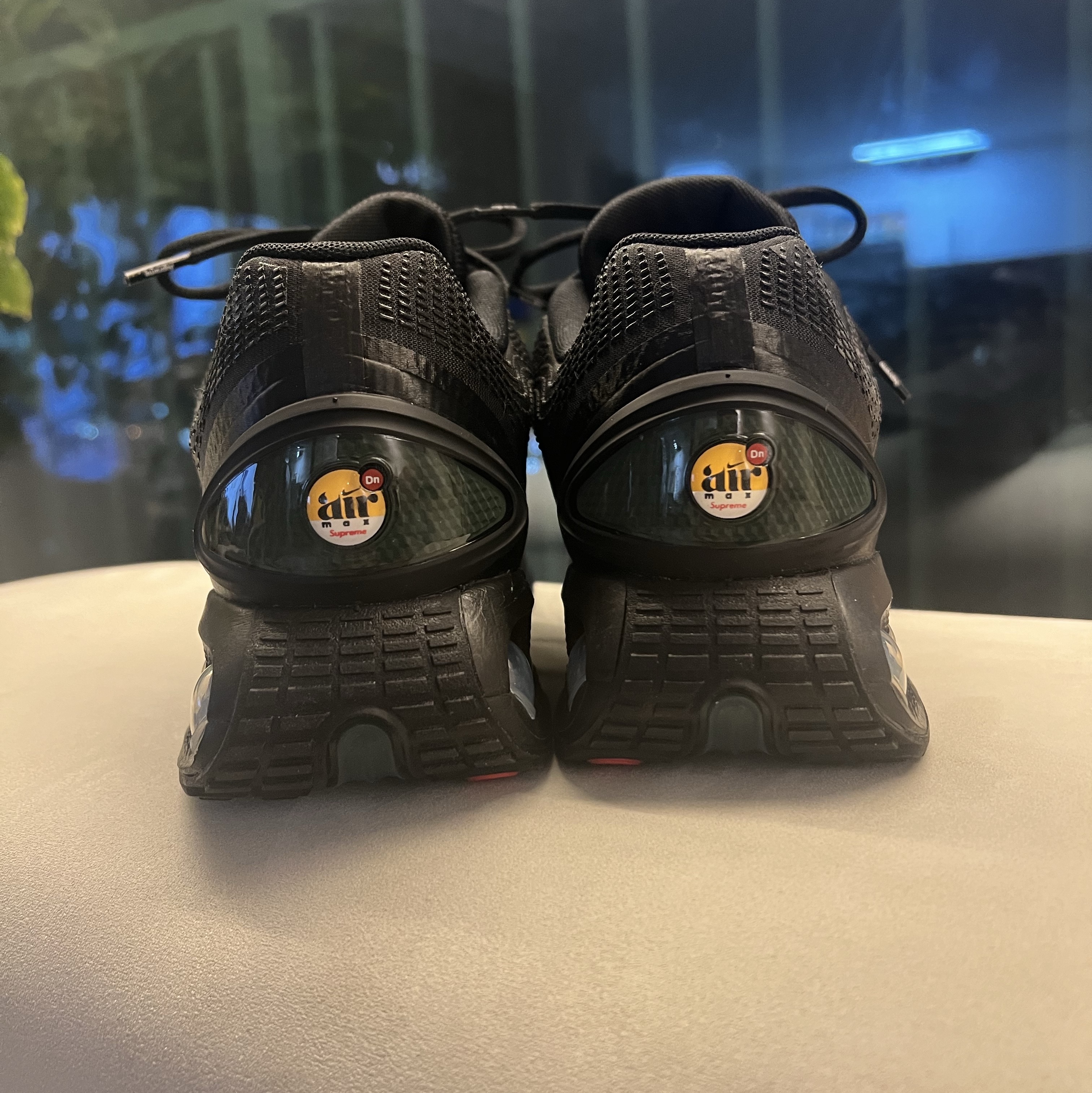 Nike x Supreme Air Max DN SP Black Galactic Jade 착용 스타일 - 2