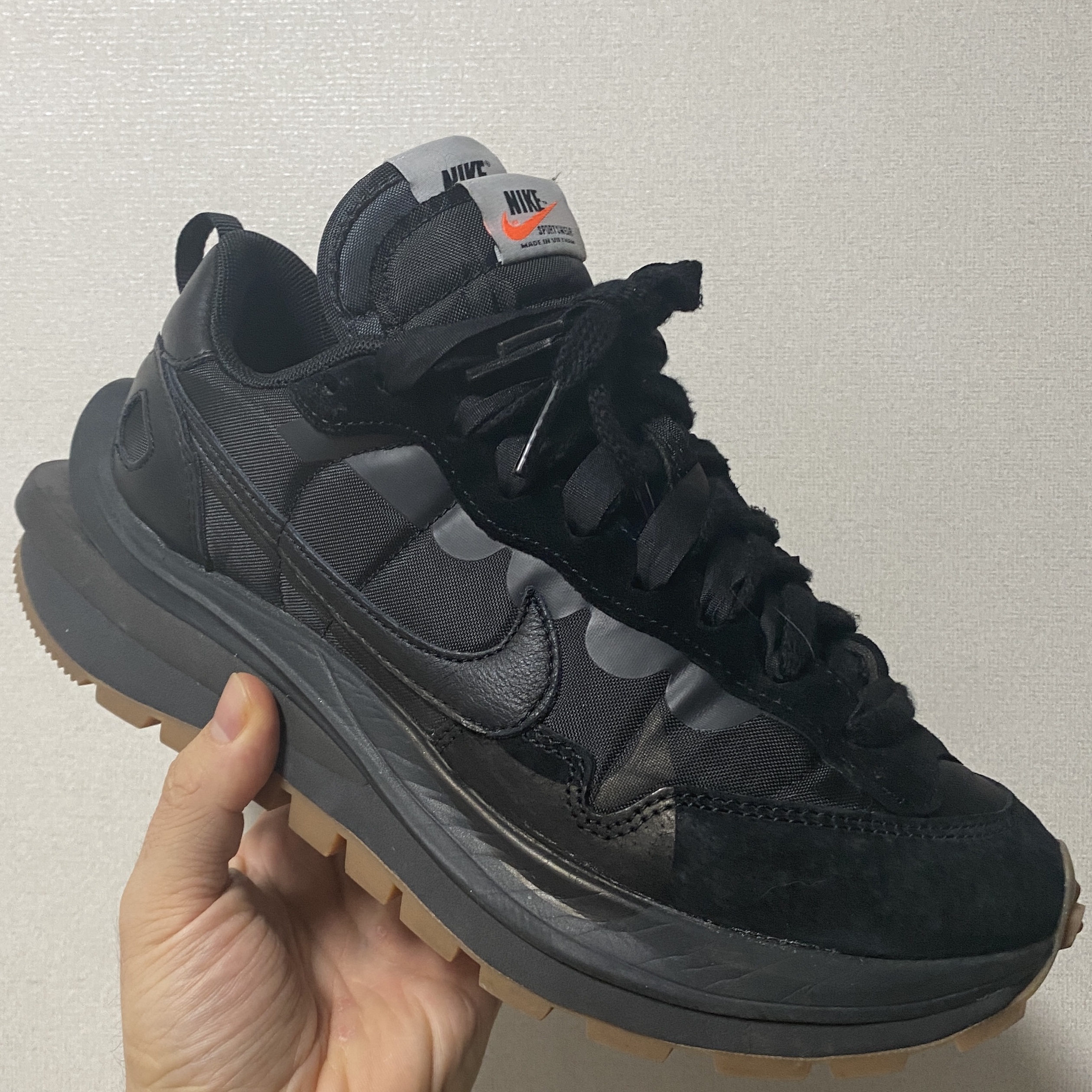 Nike x Sacai VaporWaffle Black and Gum 착용 스타일