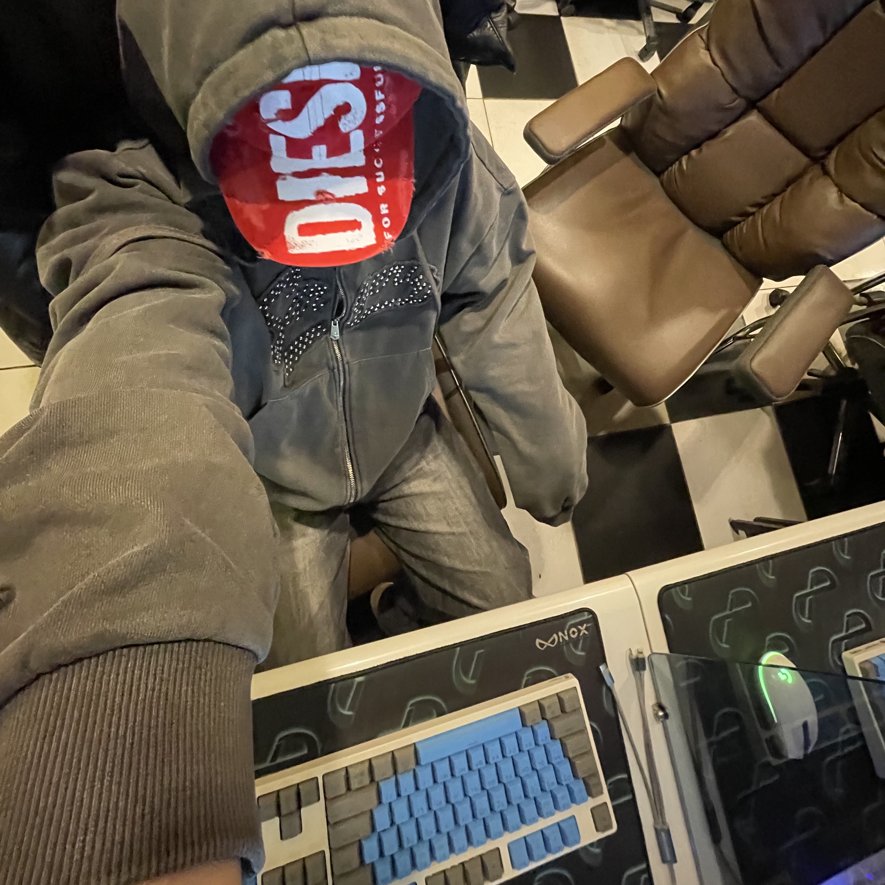 Diesel C-Ewan Baseball Cap with Diesel Lettering Red 착용 스타일 - 1