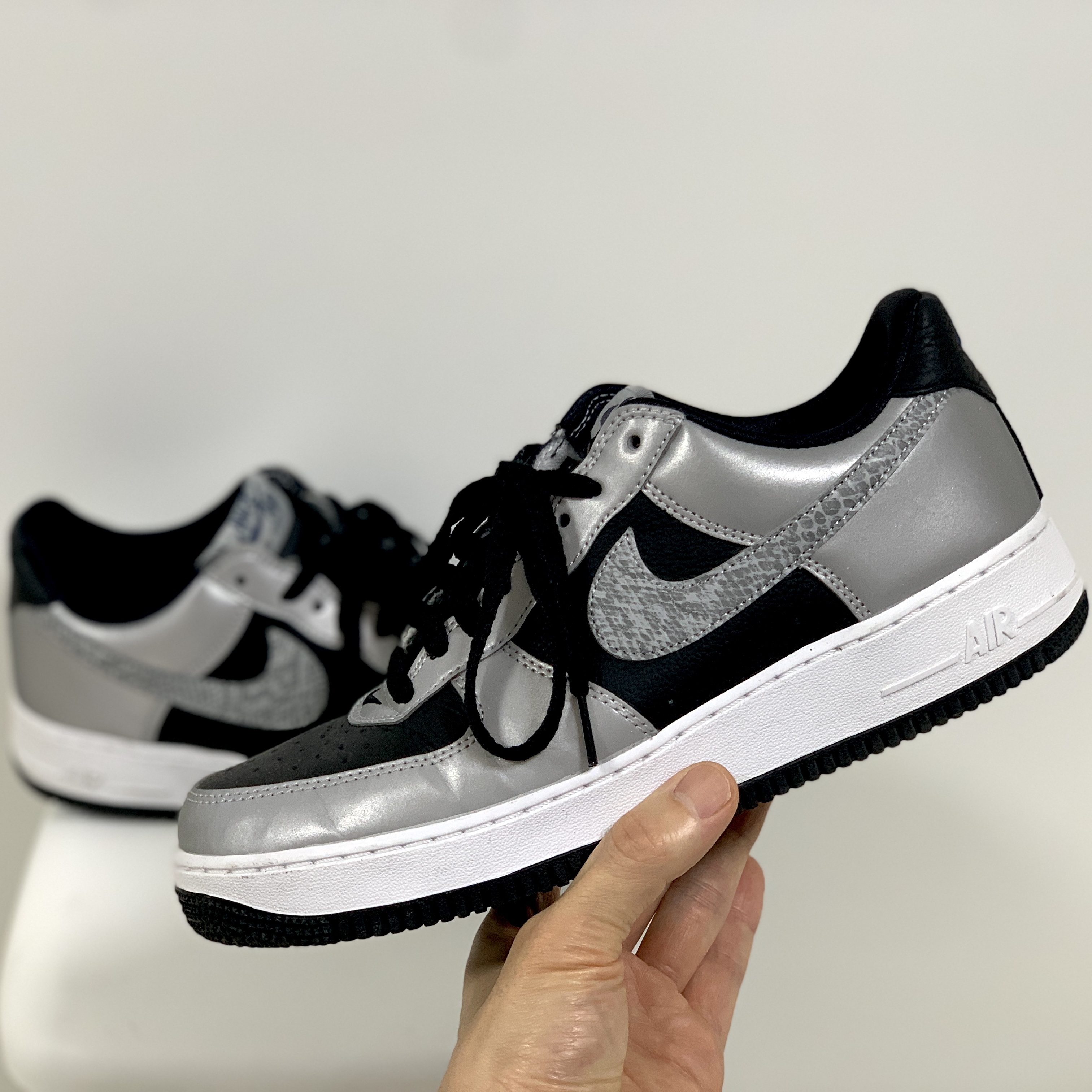 Nike Air Force 1 B Silver Snake 착용 스타일