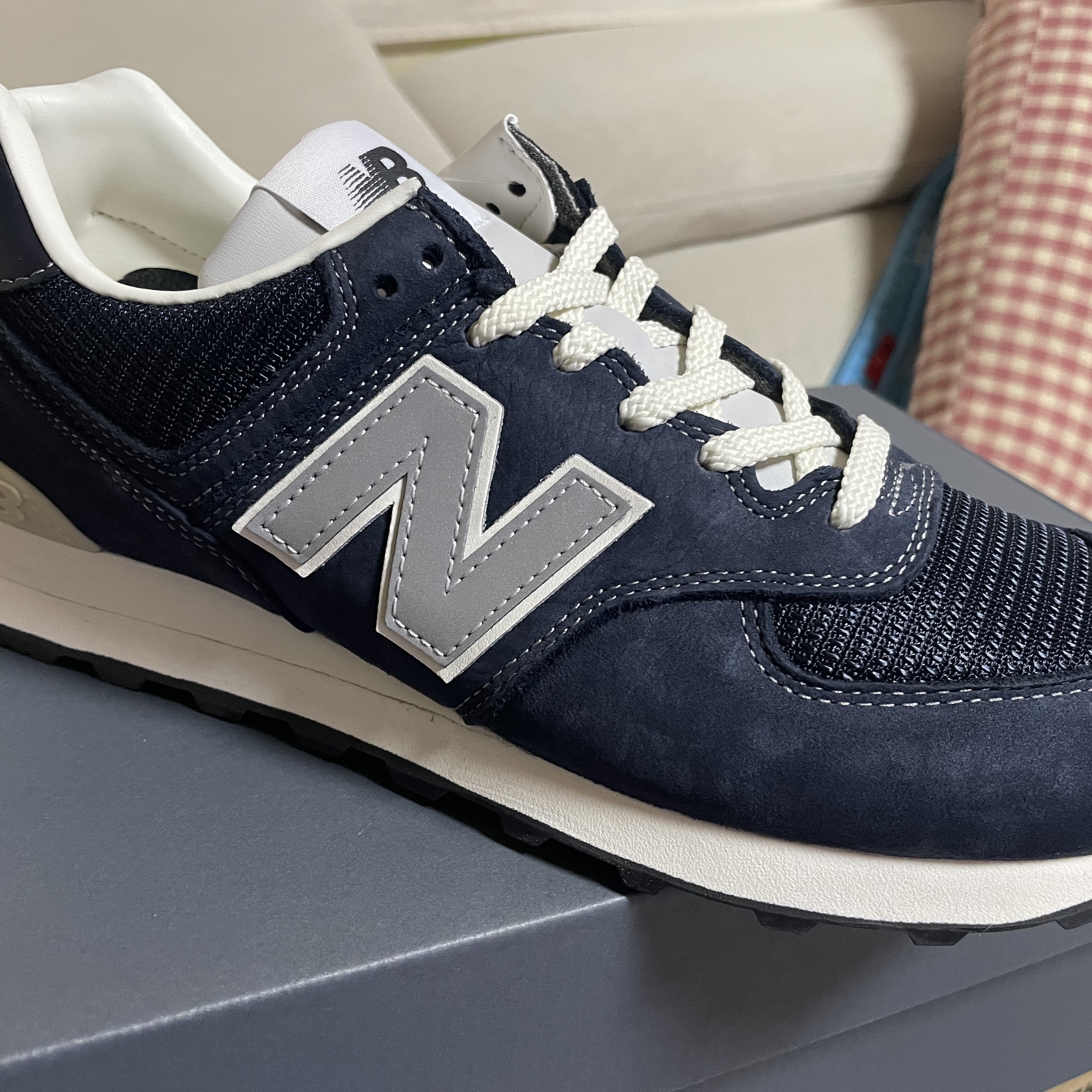 New Balance x Pottery 574 Premium Hard Navy 착용 스타일